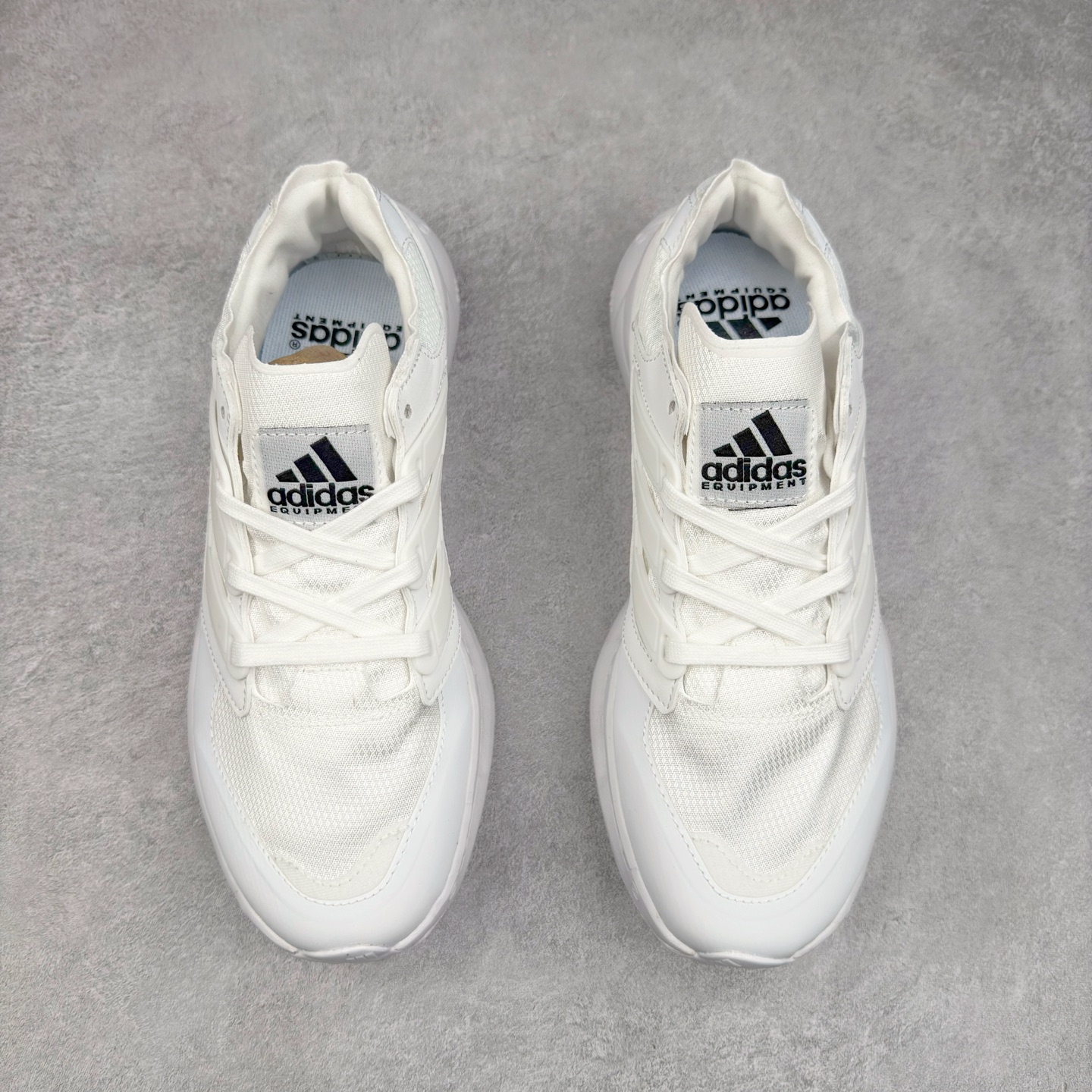 图片[2]-AD EQUIPMENT AGRAVIC 舒适百搭防滑耐磨低帮跑步鞋 厚底增高老爹鞋 复古运动风盛行，这双AD的 Equipment Agravic 可以成为新的选择。OG 味道恰到好处，但又自带一些现代气息。这是一双很有意思的款式，用到了越野跑顶级款式的大底，用到了Equipment标志配色的复古鞋面。这种组合还挺别出心裁的。充满工业美感的阿迪EQT，lightstrike Pro注塑发泡和马牌越野底的组合.尺码：36 36⅔ 37⅓ 38 38⅔ 39⅓ 40 40⅔ 41⅓ 42 42⅔ 43⅓ 44 45-选品中心