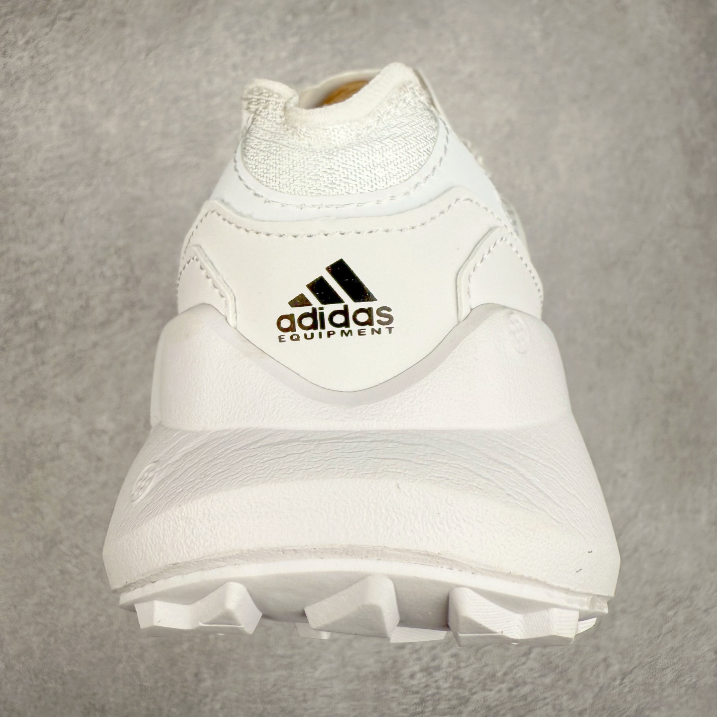 图片[8]-AD EQUIPMENT AGRAVIC 舒适百搭防滑耐磨低帮跑步鞋 厚底增高老爹鞋 复古运动风盛行，这双AD的 Equipment Agravic 可以成为新的选择。OG 味道恰到好处，但又自带一些现代气息。这是一双很有意思的款式，用到了越野跑顶级款式的大底，用到了Equipment标志配色的复古鞋面。这种组合还挺别出心裁的。充满工业美感的阿迪EQT，lightstrike Pro注塑发泡和马牌越野底的组合.尺码：36 36⅔ 37⅓ 38 38⅔ 39⅓ 40 40⅔ 41⅓ 42 42⅔ 43⅓ 44 45-选品中心