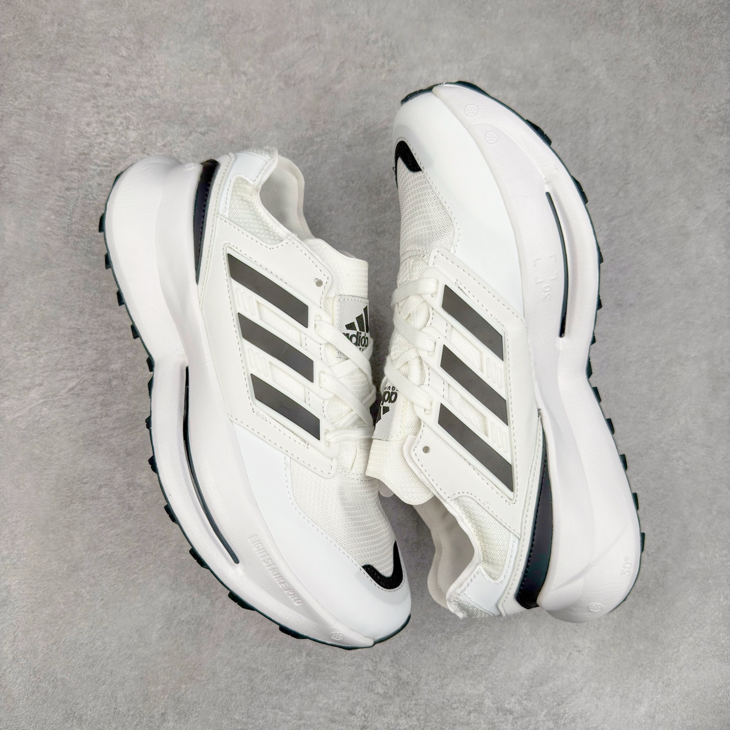 图片[3]-AD EQUIPMENT AGRAVIC 舒适百搭防滑耐磨低帮跑步鞋 厚底增高老爹鞋 复古运动风盛行，这双AD的 Equipment Agravic 可以成为新的选择。OG 味道恰到好处，但又自带一些现代气息。这是一双很有意思的款式，用到了越野跑顶级款式的大底，用到了Equipment标志配色的复古鞋面。这种组合还挺别出心裁的。充满工业美感的阿迪EQT，lightstrike Pro注塑发泡和马牌越野底的组合.尺码：36 36⅔ 37⅓ 38 38⅔ 39⅓ 40 40⅔ 41⅓ 42 42⅔ 43⅓ 44 45-选品中心