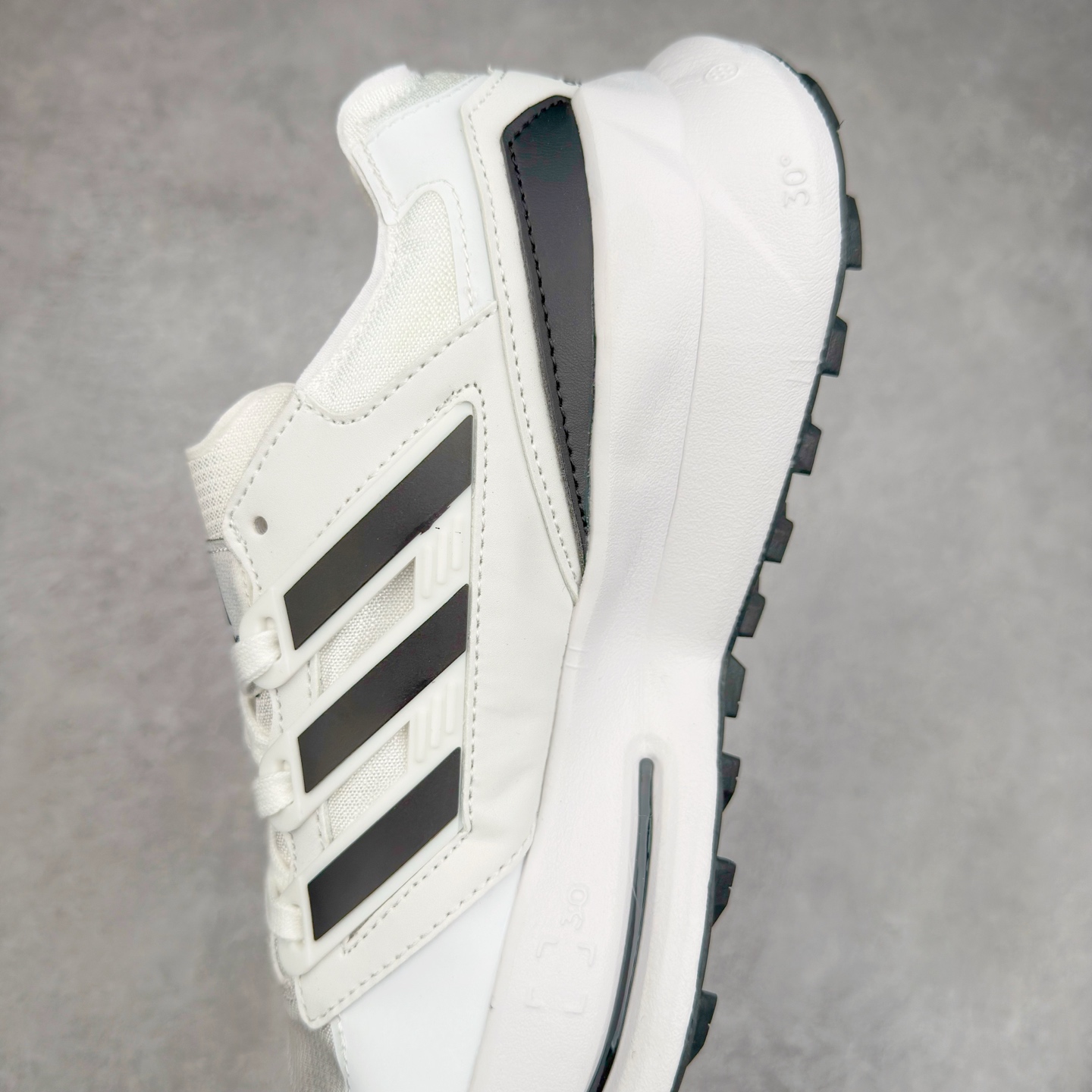 图片[7]-AD EQUIPMENT AGRAVIC 舒适百搭防滑耐磨低帮跑步鞋 厚底增高老爹鞋 复古运动风盛行，这双AD的 Equipment Agravic 可以成为新的选择。OG 味道恰到好处，但又自带一些现代气息。这是一双很有意思的款式，用到了越野跑顶级款式的大底，用到了Equipment标志配色的复古鞋面。这种组合还挺别出心裁的。充满工业美感的阿迪EQT，lightstrike Pro注塑发泡和马牌越野底的组合.尺码：36 36⅔ 37⅓ 38 38⅔ 39⅓ 40 40⅔ 41⅓ 42 42⅔ 43⅓ 44 45-选品中心