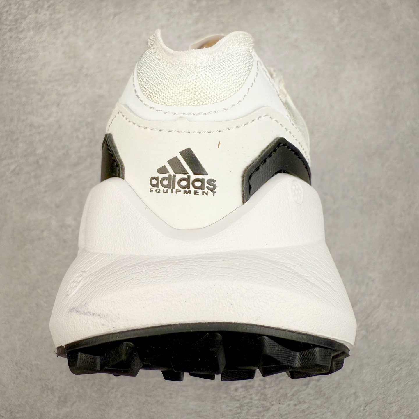 图片[8]-AD EQUIPMENT AGRAVIC 舒适百搭防滑耐磨低帮跑步鞋 厚底增高老爹鞋 复古运动风盛行，这双AD的 Equipment Agravic 可以成为新的选择。OG 味道恰到好处，但又自带一些现代气息。这是一双很有意思的款式，用到了越野跑顶级款式的大底，用到了Equipment标志配色的复古鞋面。这种组合还挺别出心裁的。充满工业美感的阿迪EQT，lightstrike Pro注塑发泡和马牌越野底的组合.尺码：36 36⅔ 37⅓ 38 38⅔ 39⅓ 40 40⅔ 41⅓ 42 42⅔ 43⅓ 44 45-选品中心