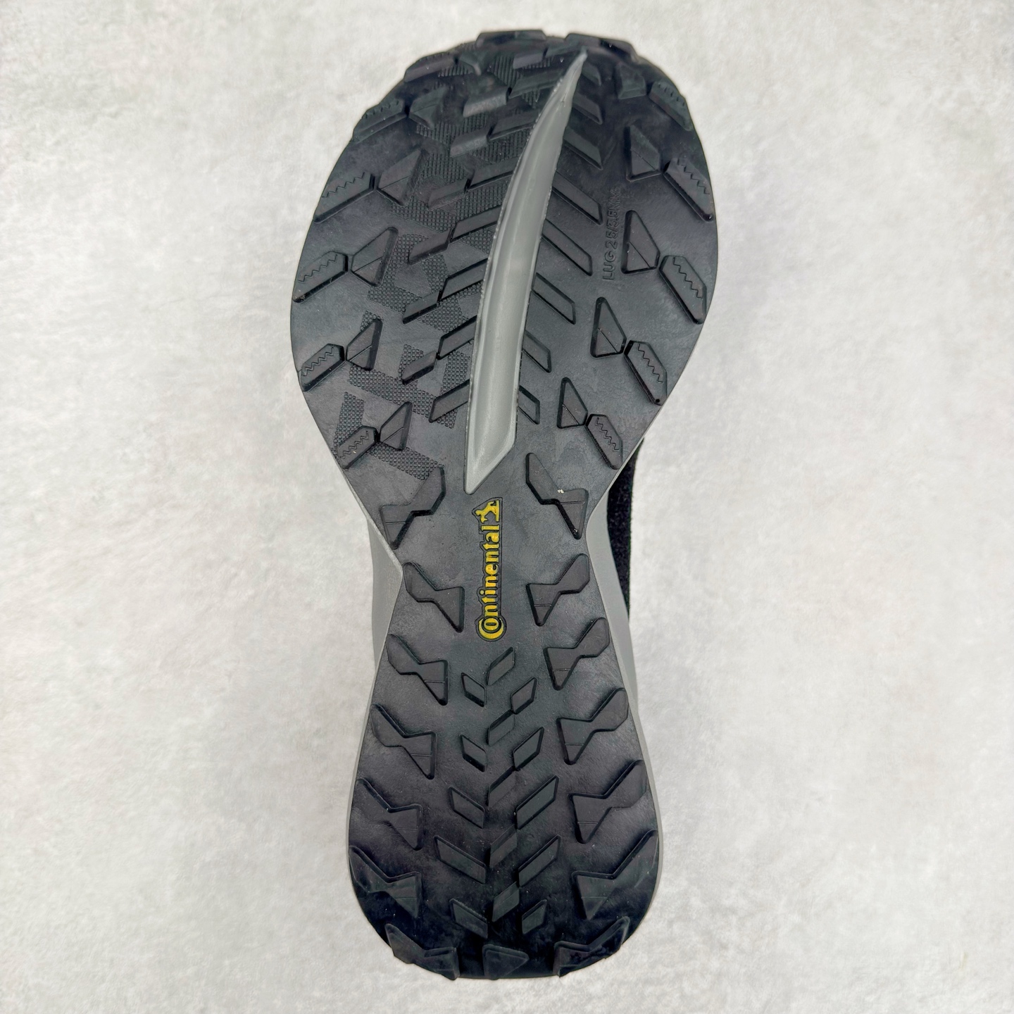 图片[9]-AD EQUIPMENT AGRAVIC 舒适百搭防滑耐磨低帮跑步鞋 厚底增高老爹鞋 复古运动风盛行，这双AD的 Equipment Agravic 可以成为新的选择。OG 味道恰到好处，但又自带一些现代气息。这是一双很有意思的款式，用到了越野跑顶级款式的大底，用到了Equipment标志配色的复古鞋面。这种组合还挺别出心裁的。充满工业美感的阿迪EQT，lightstrike Pro注塑发泡和马牌越野底的组合.尺码：36 36⅔ 37⅓ 38 38⅔ 39⅓ 40 40⅔ 41⅓ 42 42⅔ 43⅓ 44 45-选品中心