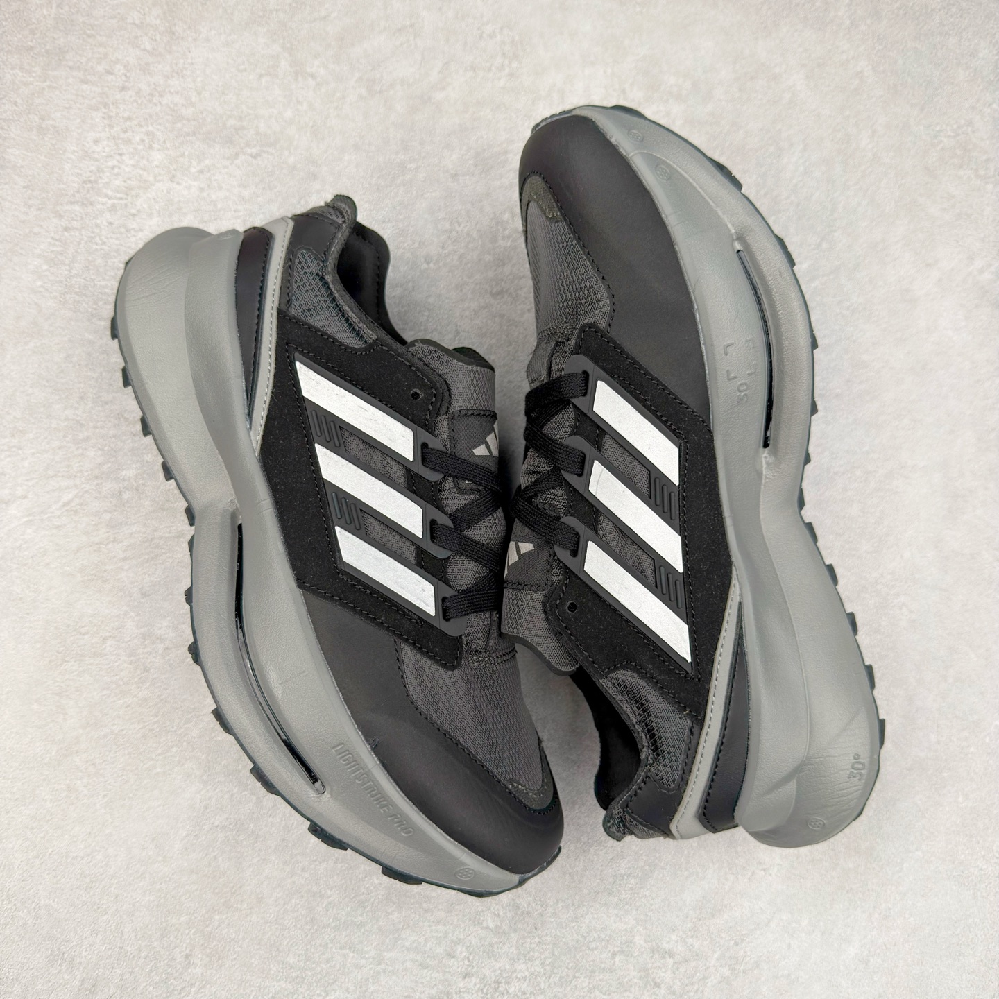 图片[3]-AD EQUIPMENT AGRAVIC 舒适百搭防滑耐磨低帮跑步鞋 厚底增高老爹鞋 复古运动风盛行，这双AD的 Equipment Agravic 可以成为新的选择。OG 味道恰到好处，但又自带一些现代气息。这是一双很有意思的款式，用到了越野跑顶级款式的大底，用到了Equipment标志配色的复古鞋面。这种组合还挺别出心裁的。充满工业美感的阿迪EQT，lightstrike Pro注塑发泡和马牌越野底的组合.尺码：36 36⅔ 37⅓ 38 38⅔ 39⅓ 40 40⅔ 41⅓ 42 42⅔ 43⅓ 44 45-选品中心