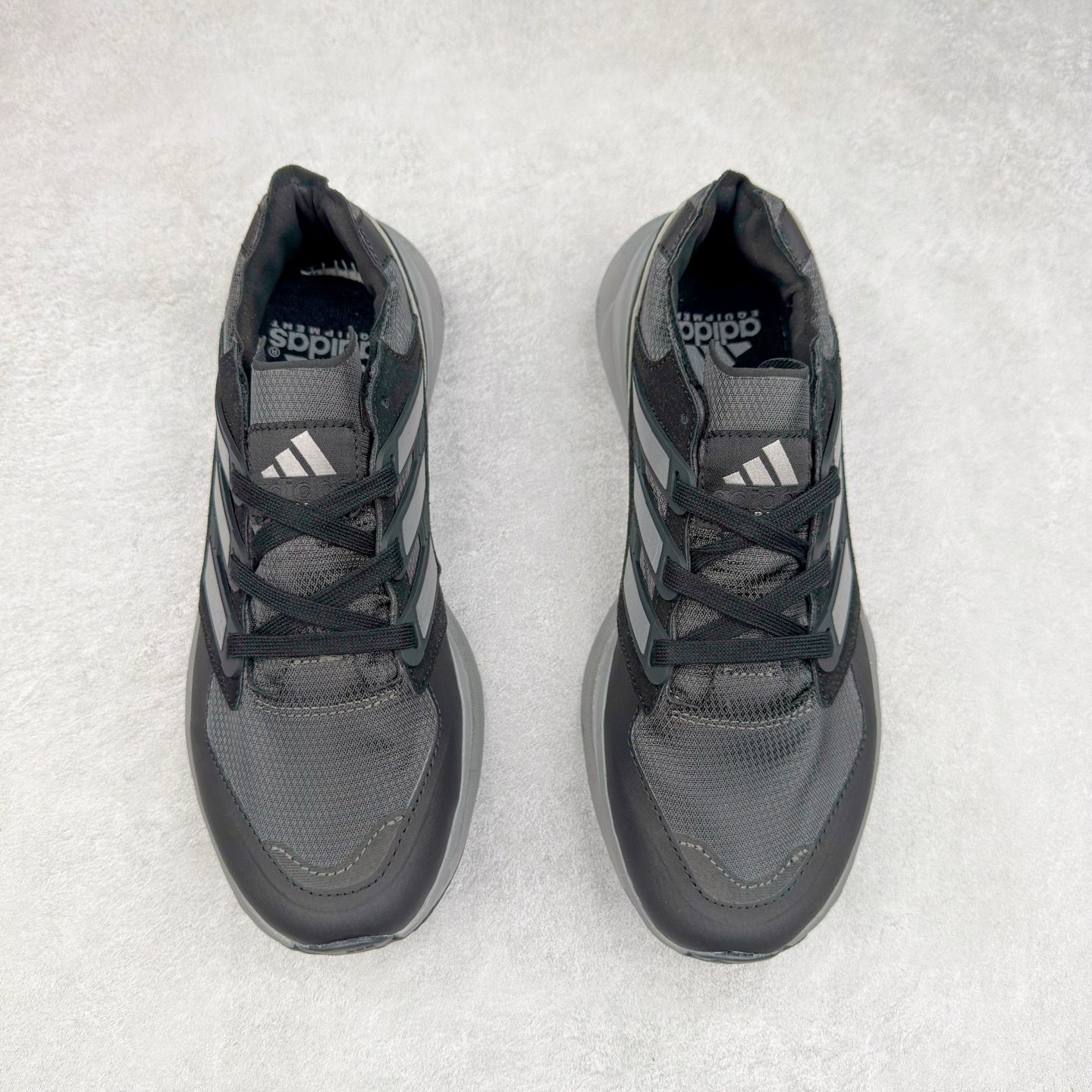 图片[2]-AD EQUIPMENT AGRAVIC 舒适百搭防滑耐磨低帮跑步鞋 厚底增高老爹鞋 复古运动风盛行，这双AD的 Equipment Agravic 可以成为新的选择。OG 味道恰到好处，但又自带一些现代气息。这是一双很有意思的款式，用到了越野跑顶级款式的大底，用到了Equipment标志配色的复古鞋面。这种组合还挺别出心裁的。充满工业美感的阿迪EQT，lightstrike Pro注塑发泡和马牌越野底的组合.尺码：36 36⅔ 37⅓ 38 38⅔ 39⅓ 40 40⅔ 41⅓ 42 42⅔ 43⅓ 44 45-选品中心