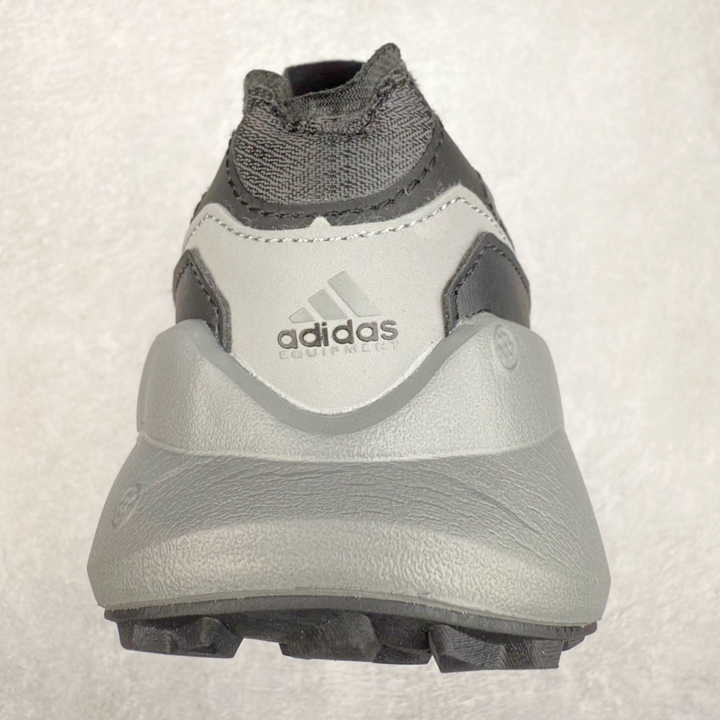 图片[8]-AD EQUIPMENT AGRAVIC 舒适百搭防滑耐磨低帮跑步鞋 厚底增高老爹鞋 复古运动风盛行，这双AD的 Equipment Agravic 可以成为新的选择。OG 味道恰到好处，但又自带一些现代气息。这是一双很有意思的款式，用到了越野跑顶级款式的大底，用到了Equipment标志配色的复古鞋面。这种组合还挺别出心裁的。充满工业美感的阿迪EQT，lightstrike Pro注塑发泡和马牌越野底的组合.尺码：36 36⅔ 37⅓ 38 38⅔ 39⅓ 40 40⅔ 41⅓ 42 42⅔ 43⅓ 44 45-选品中心