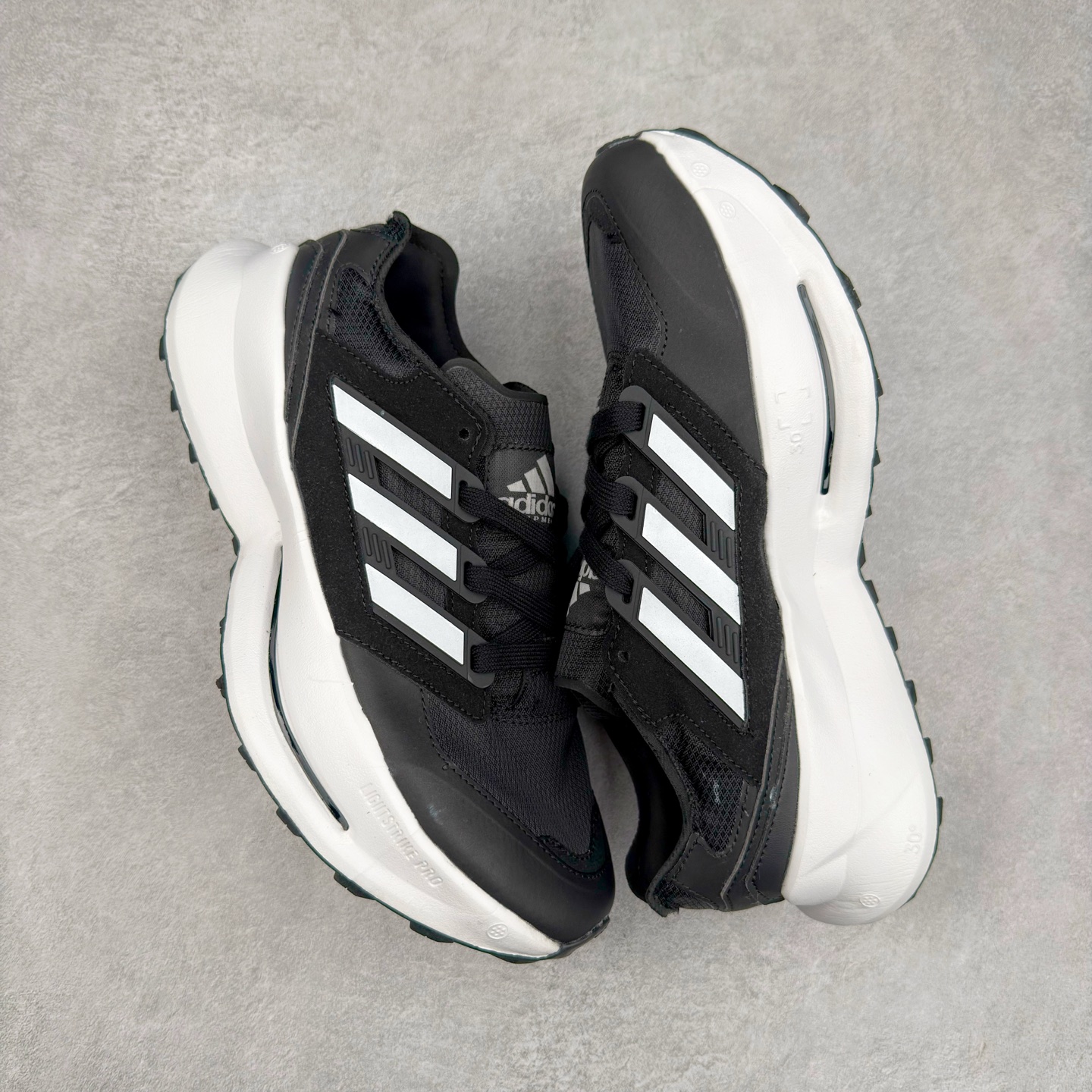 图片[3]-AD EQUIPMENT AGRAVIC 舒适百搭防滑耐磨低帮跑步鞋 厚底增高老爹鞋 复古运动风盛行，这双AD的 Equipment Agravic 可以成为新的选择。OG 味道恰到好处，但又自带一些现代气息。这是一双很有意思的款式，用到了越野跑顶级款式的大底，用到了Equipment标志配色的复古鞋面。这种组合还挺别出心裁的。充满工业美感的阿迪EQT，lightstrike Pro注塑发泡和马牌越野底的组合.尺码：36 36⅔ 37⅓ 38 38⅔ 39⅓ 40 40⅔ 41⅓ 42 42⅔ 43⅓ 44 45-选品中心