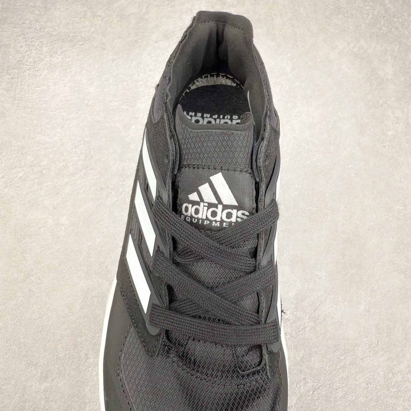 图片[5]-AD EQUIPMENT AGRAVIC 舒适百搭防滑耐磨低帮跑步鞋 厚底增高老爹鞋 复古运动风盛行，这双AD的 Equipment Agravic 可以成为新的选择。OG 味道恰到好处，但又自带一些现代气息。这是一双很有意思的款式，用到了越野跑顶级款式的大底，用到了Equipment标志配色的复古鞋面。这种组合还挺别出心裁的。充满工业美感的阿迪EQT，lightstrike Pro注塑发泡和马牌越野底的组合.尺码：36 36⅔ 37⅓ 38 38⅔ 39⅓ 40 40⅔ 41⅓ 42 42⅔ 43⅓ 44 45-选品中心