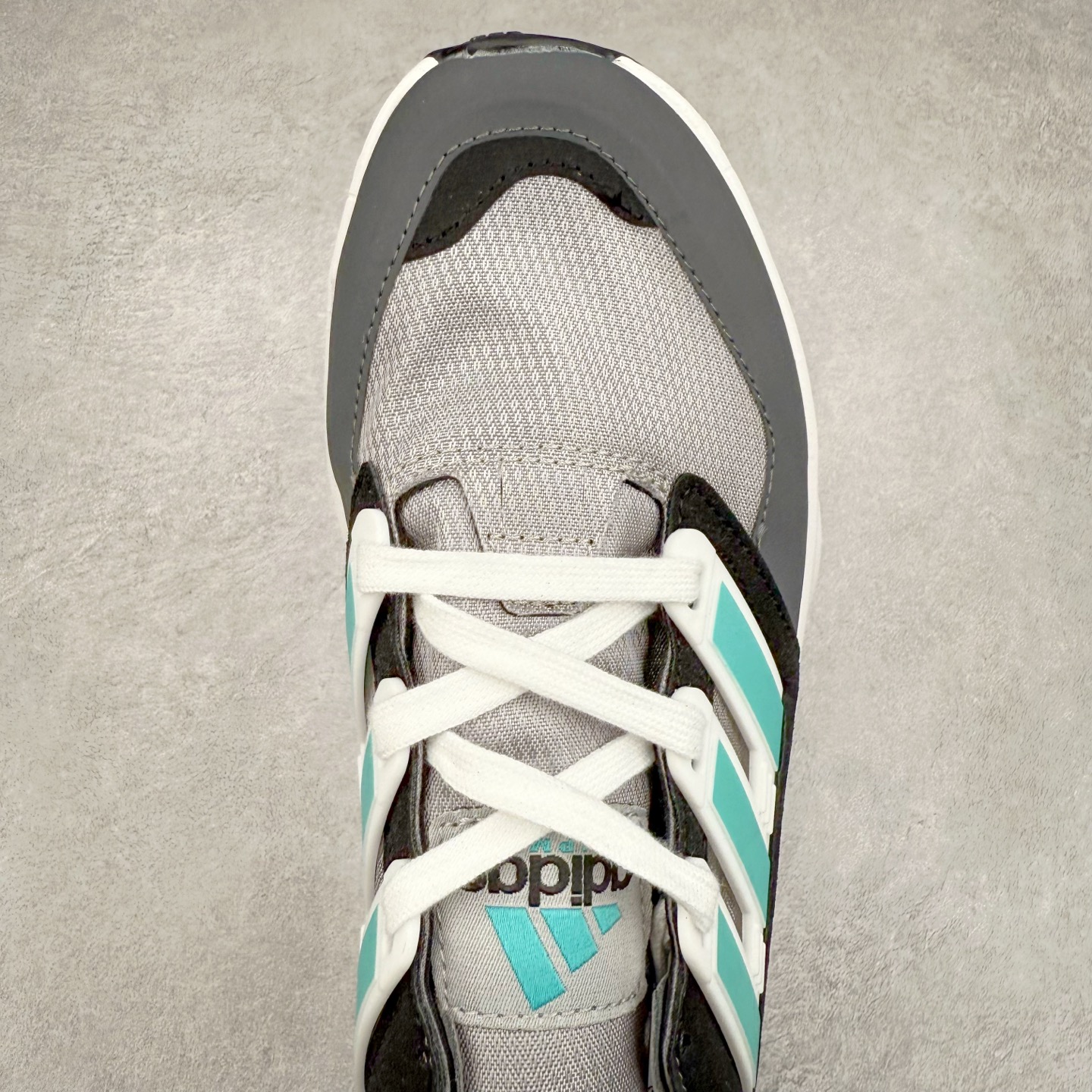 图片[4]-AD EQUIPMENT AGRAVIC 舒适百搭防滑耐磨低帮跑步鞋 厚底增高老爹鞋 复古运动风盛行，这双AD的 Equipment Agravic 可以成为新的选择。OG 味道恰到好处，但又自带一些现代气息。这是一双很有意思的款式，用到了越野跑顶级款式的大底，用到了Equipment标志配色的复古鞋面。这种组合还挺别出心裁的。充满工业美感的阿迪EQT，lightstrike Pro注塑发泡和马牌越野底的组合.尺码：36 36⅔ 37⅓ 38 38⅔ 39⅓ 40 40⅔ 41⅓ 42 42⅔ 43⅓ 44 45-选品中心