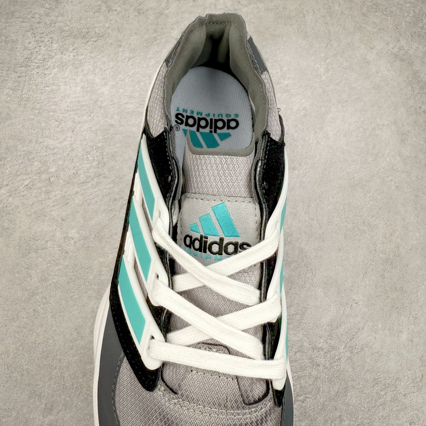 图片[5]-AD EQUIPMENT AGRAVIC 舒适百搭防滑耐磨低帮跑步鞋 厚底增高老爹鞋 复古运动风盛行，这双AD的 Equipment Agravic 可以成为新的选择。OG 味道恰到好处，但又自带一些现代气息。这是一双很有意思的款式，用到了越野跑顶级款式的大底，用到了Equipment标志配色的复古鞋面。这种组合还挺别出心裁的。充满工业美感的阿迪EQT，lightstrike Pro注塑发泡和马牌越野底的组合.尺码：36 36⅔ 37⅓ 38 38⅔ 39⅓ 40 40⅔ 41⅓ 42 42⅔ 43⅓ 44 45-选品中心