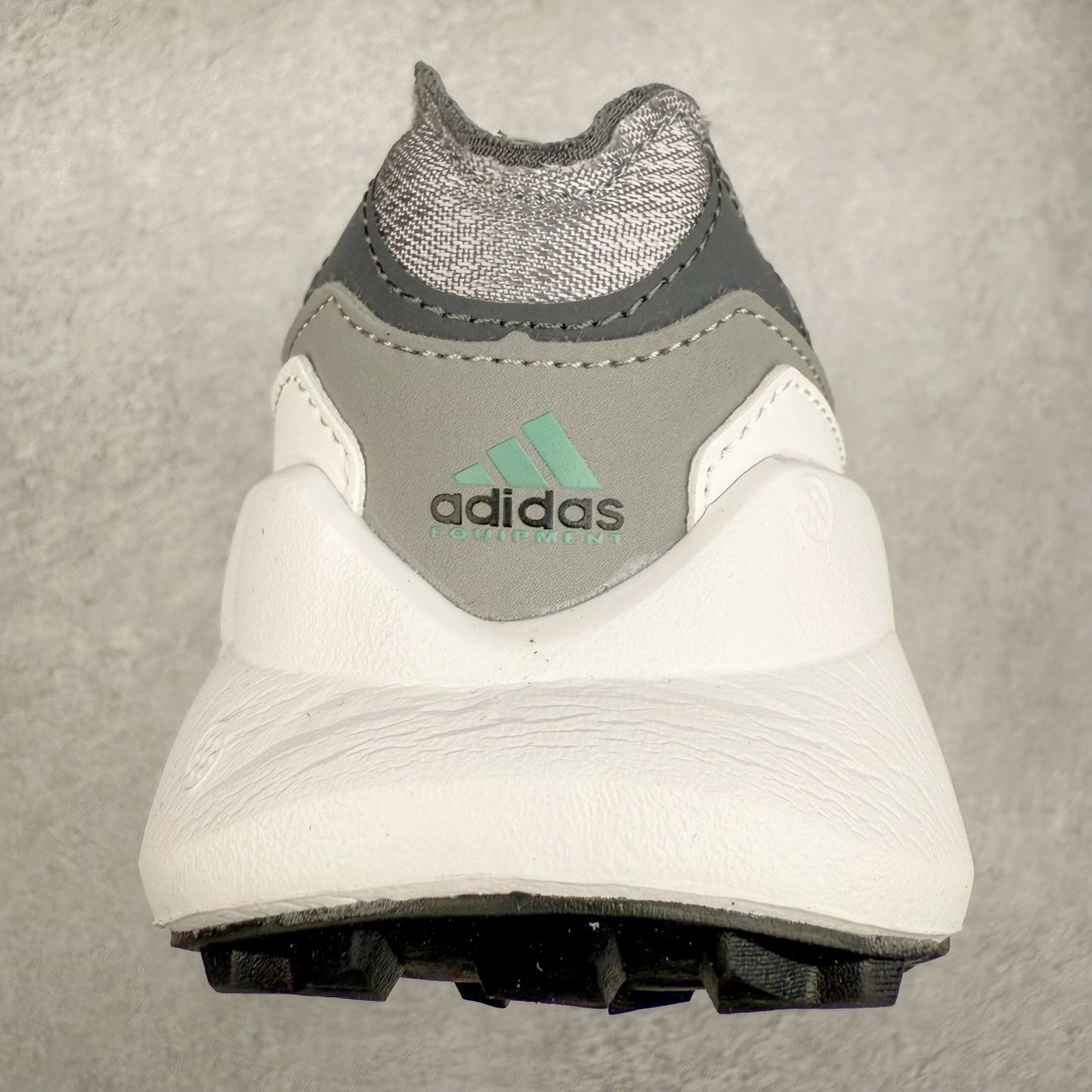 图片[8]-AD EQUIPMENT AGRAVIC 舒适百搭防滑耐磨低帮跑步鞋 厚底增高老爹鞋 复古运动风盛行，这双AD的 Equipment Agravic 可以成为新的选择。OG 味道恰到好处，但又自带一些现代气息。这是一双很有意思的款式，用到了越野跑顶级款式的大底，用到了Equipment标志配色的复古鞋面。这种组合还挺别出心裁的。充满工业美感的阿迪EQT，lightstrike Pro注塑发泡和马牌越野底的组合.尺码：36 36⅔ 37⅓ 38 38⅔ 39⅓ 40 40⅔ 41⅓ 42 42⅔ 43⅓ 44 45-选品中心