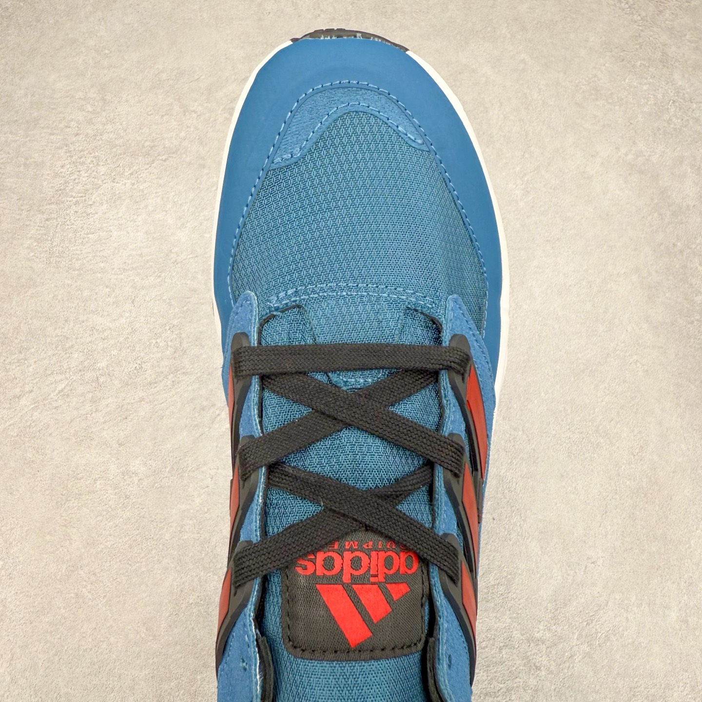 图片[4]-AD EQUIPMENT AGRAVIC 舒适百搭防滑耐磨低帮跑步鞋 厚底增高老爹鞋 复古运动风盛行，这双AD的 Equipment Agravic 可以成为新的选择。OG 味道恰到好处，但又自带一些现代气息。这是一双很有意思的款式，用到了越野跑顶级款式的大底，用到了Equipment标志配色的复古鞋面。这种组合还挺别出心裁的。充满工业美感的阿迪EQT，lightstrike Pro注塑发泡和马牌越野底的组合.尺码：36 36⅔ 37⅓ 38 38⅔ 39⅓ 40 40⅔ 41⅓ 42 42⅔ 43⅓ 44 45-选品中心