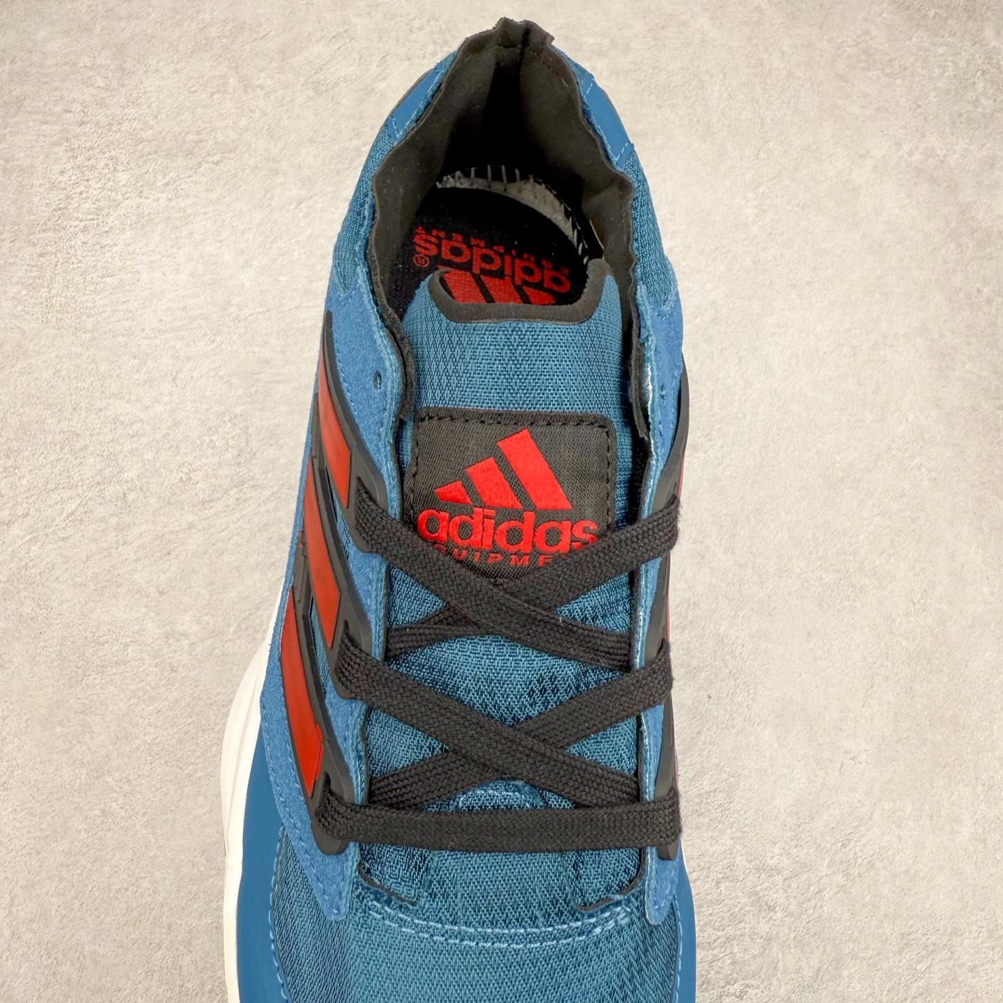 图片[5]-AD EQUIPMENT AGRAVIC 舒适百搭防滑耐磨低帮跑步鞋 厚底增高老爹鞋 复古运动风盛行，这双AD的 Equipment Agravic 可以成为新的选择。OG 味道恰到好处，但又自带一些现代气息。这是一双很有意思的款式，用到了越野跑顶级款式的大底，用到了Equipment标志配色的复古鞋面。这种组合还挺别出心裁的。充满工业美感的阿迪EQT，lightstrike Pro注塑发泡和马牌越野底的组合.尺码：36 36⅔ 37⅓ 38 38⅔ 39⅓ 40 40⅔ 41⅓ 42 42⅔ 43⅓ 44 45-选品中心