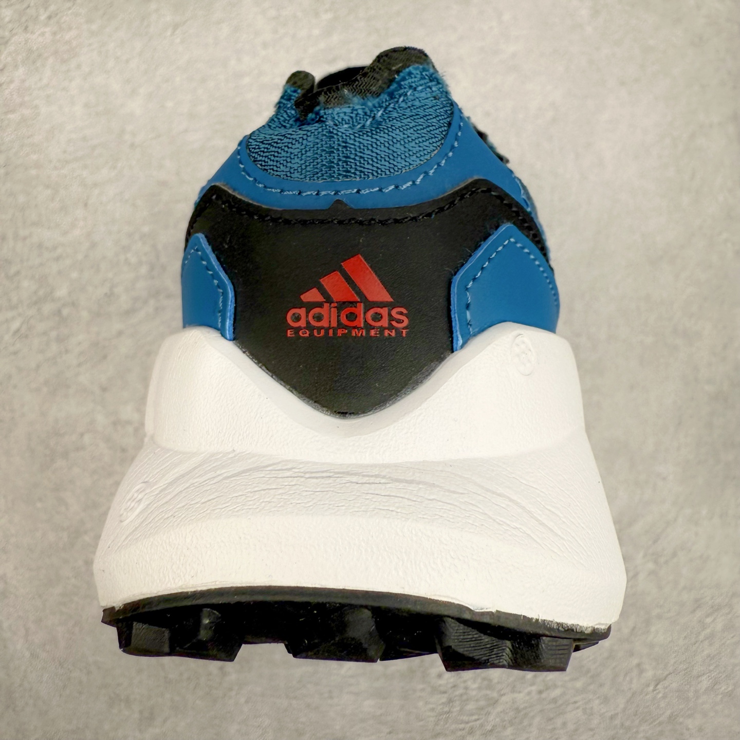 图片[8]-AD EQUIPMENT AGRAVIC 舒适百搭防滑耐磨低帮跑步鞋 厚底增高老爹鞋 复古运动风盛行，这双AD的 Equipment Agravic 可以成为新的选择。OG 味道恰到好处，但又自带一些现代气息。这是一双很有意思的款式，用到了越野跑顶级款式的大底，用到了Equipment标志配色的复古鞋面。这种组合还挺别出心裁的。充满工业美感的阿迪EQT，lightstrike Pro注塑发泡和马牌越野底的组合.尺码：36 36⅔ 37⅓ 38 38⅔ 39⅓ 40 40⅔ 41⅓ 42 42⅔ 43⅓ 44 45-选品中心