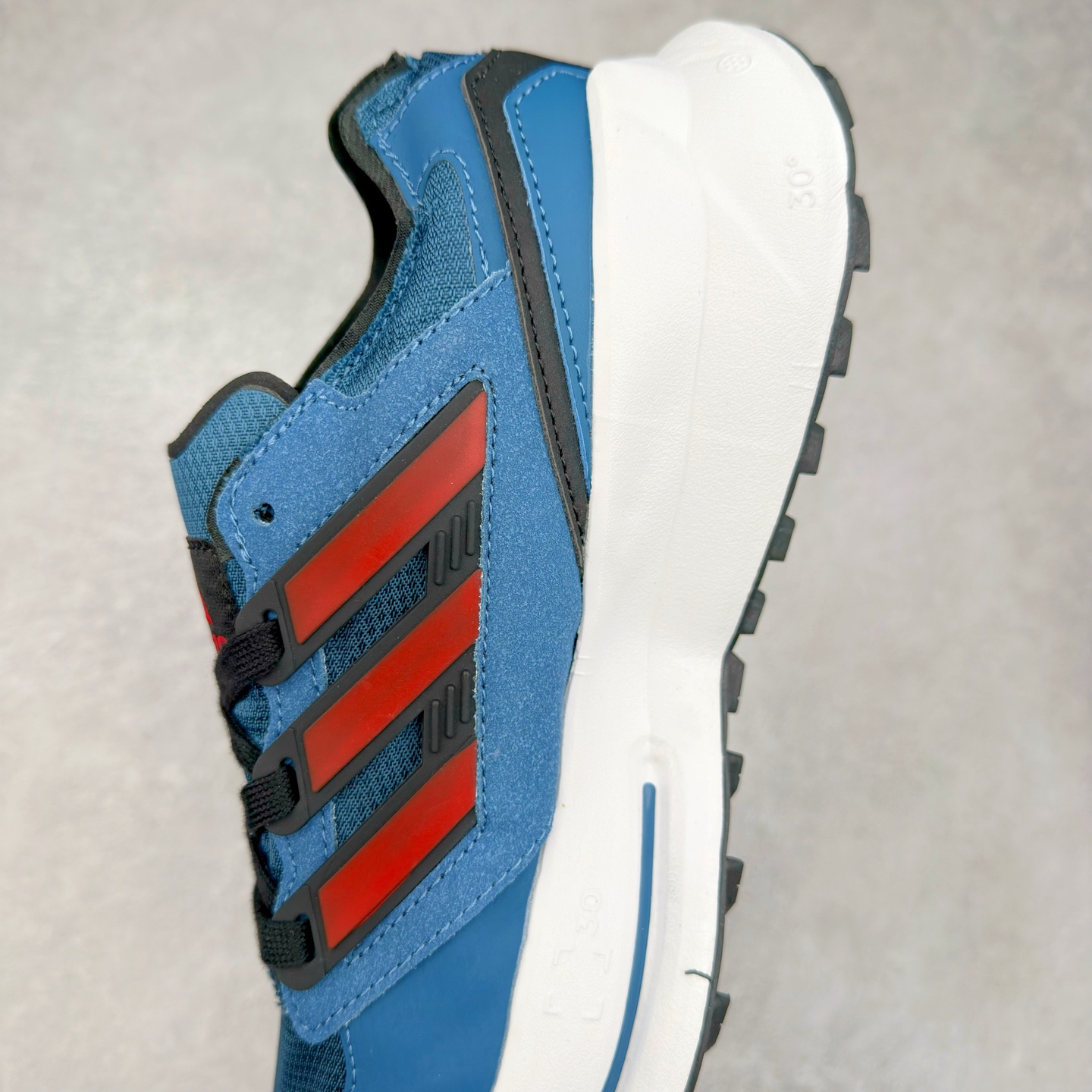 图片[7]-AD EQUIPMENT AGRAVIC 舒适百搭防滑耐磨低帮跑步鞋 厚底增高老爹鞋 复古运动风盛行，这双AD的 Equipment Agravic 可以成为新的选择。OG 味道恰到好处，但又自带一些现代气息。这是一双很有意思的款式，用到了越野跑顶级款式的大底，用到了Equipment标志配色的复古鞋面。这种组合还挺别出心裁的。充满工业美感的阿迪EQT，lightstrike Pro注塑发泡和马牌越野底的组合.尺码：36 36⅔ 37⅓ 38 38⅔ 39⅓ 40 40⅔ 41⅓ 42 42⅔ 43⅓ 44 45-选品中心