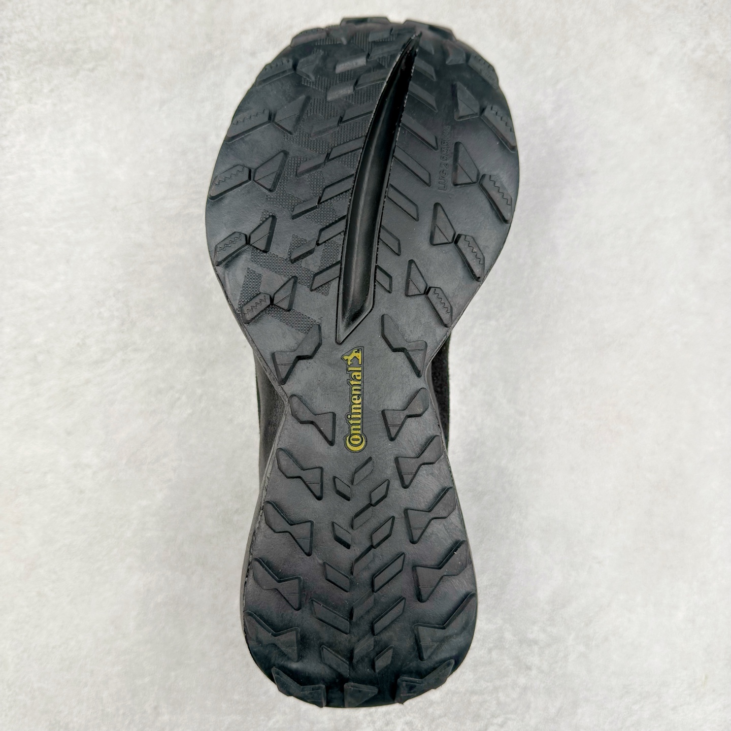 图片[9]-AD EQUIPMENT AGRAVIC 舒适百搭防滑耐磨低帮跑步鞋 厚底增高老爹鞋 复古运动风盛行，这双AD的 Equipment Agravic 可以成为新的选择。OG 味道恰到好处，但又自带一些现代气息。这是一双很有意思的款式，用到了越野跑顶级款式的大底，用到了Equipment标志配色的复古鞋面。这种组合还挺别出心裁的。充满工业美感的阿迪EQT，lightstrike Pro注塑发泡和马牌越野底的组合.尺码：36 36⅔ 37⅓ 38 38⅔ 39⅓ 40 40⅔ 41⅓ 42 42⅔ 43⅓ 44 45-选品中心