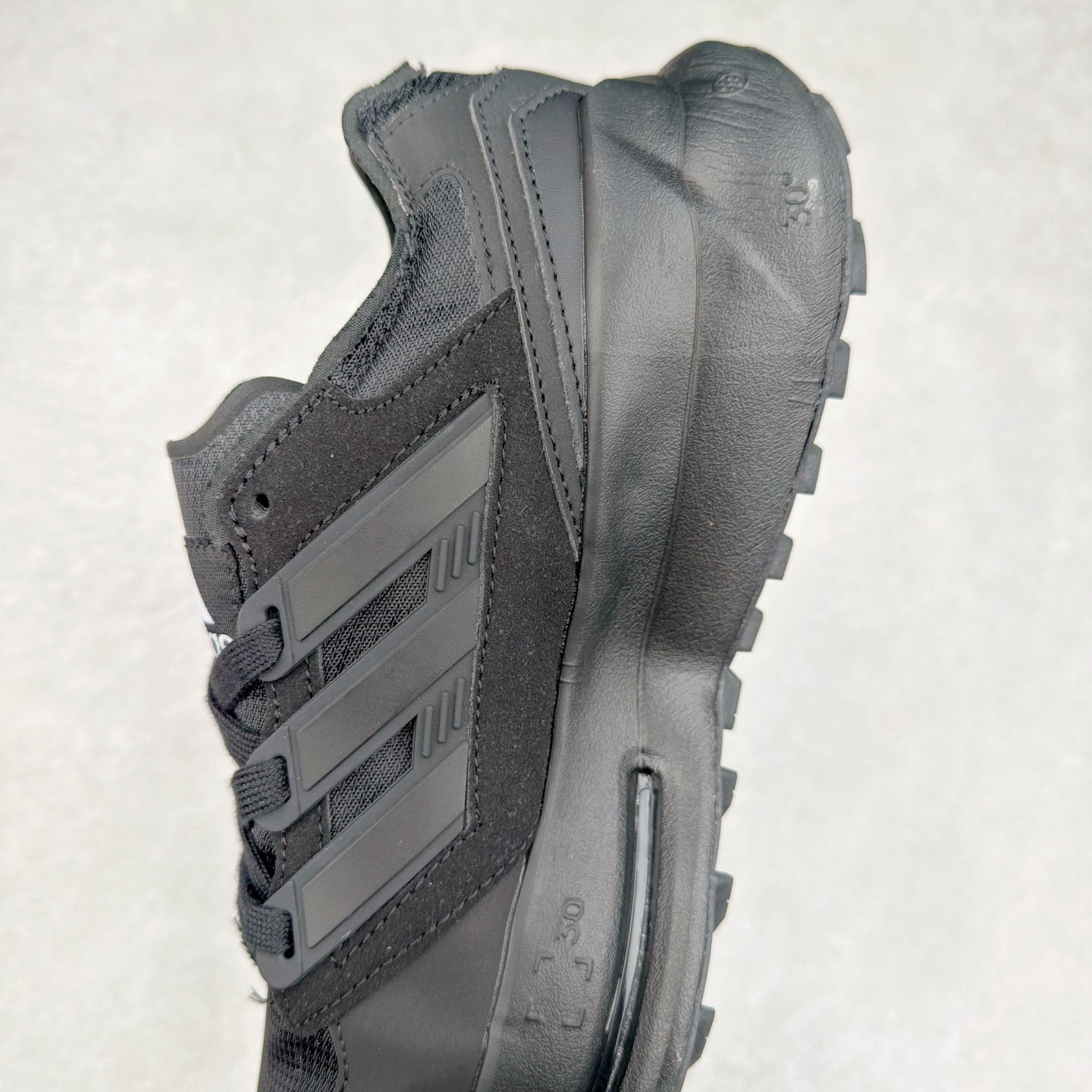 图片[7]-AD EQUIPMENT AGRAVIC 舒适百搭防滑耐磨低帮跑步鞋 厚底增高老爹鞋 复古运动风盛行，这双AD的 Equipment Agravic 可以成为新的选择。OG 味道恰到好处，但又自带一些现代气息。这是一双很有意思的款式，用到了越野跑顶级款式的大底，用到了Equipment标志配色的复古鞋面。这种组合还挺别出心裁的。充满工业美感的阿迪EQT，lightstrike Pro注塑发泡和马牌越野底的组合.尺码：36 36⅔ 37⅓ 38 38⅔ 39⅓ 40 40⅔ 41⅓ 42 42⅔ 43⅓ 44 45-选品中心