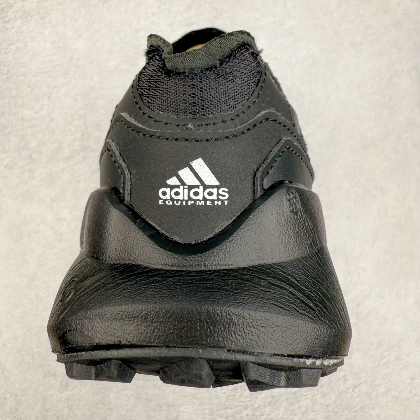 图片[8]-AD EQUIPMENT AGRAVIC 舒适百搭防滑耐磨低帮跑步鞋 厚底增高老爹鞋 复古运动风盛行，这双AD的 Equipment Agravic 可以成为新的选择。OG 味道恰到好处，但又自带一些现代气息。这是一双很有意思的款式，用到了越野跑顶级款式的大底，用到了Equipment标志配色的复古鞋面。这种组合还挺别出心裁的。充满工业美感的阿迪EQT，lightstrike Pro注塑发泡和马牌越野底的组合.尺码：36 36⅔ 37⅓ 38 38⅔ 39⅓ 40 40⅔ 41⅓ 42 42⅔ 43⅓ 44 45-选品中心