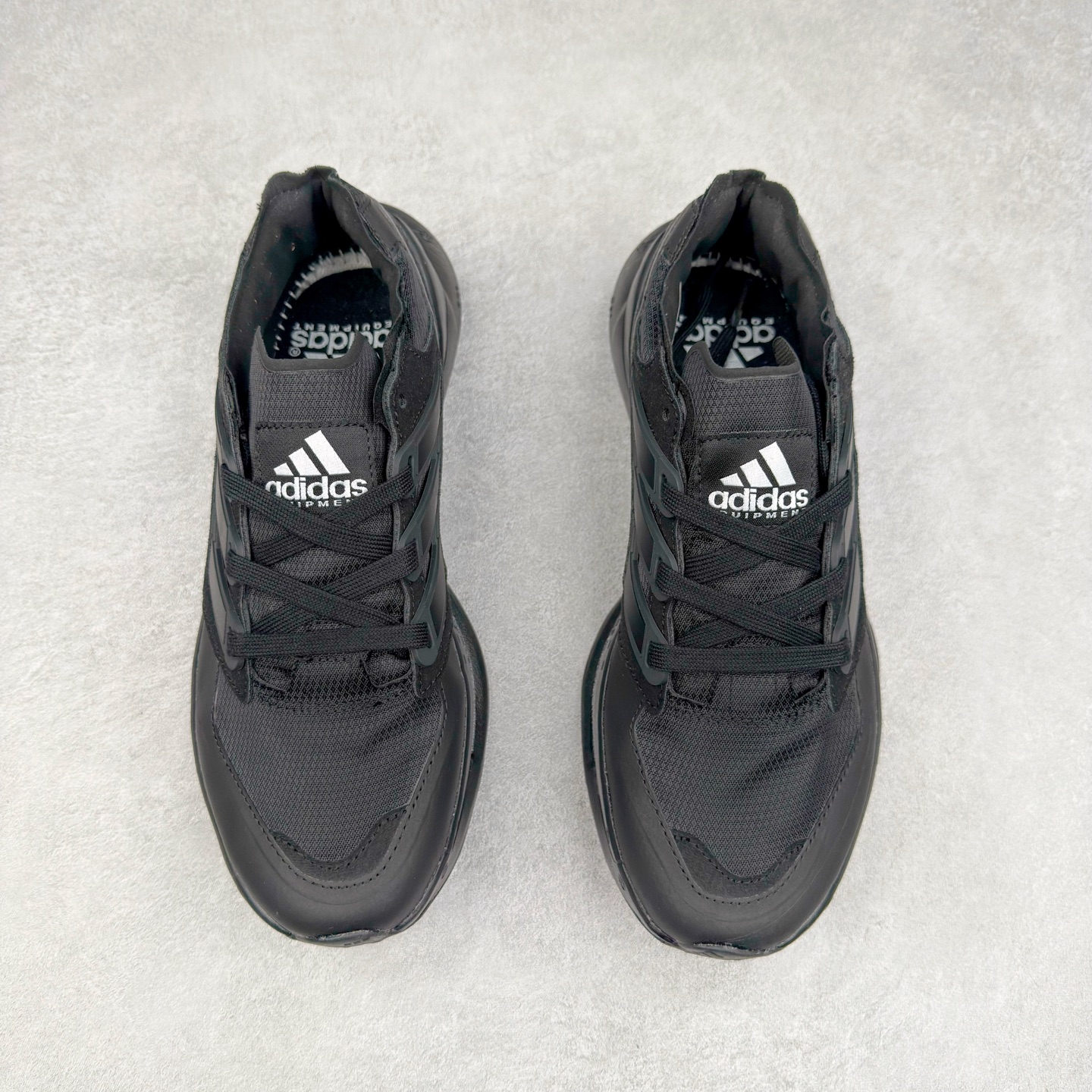 图片[2]-AD EQUIPMENT AGRAVIC 舒适百搭防滑耐磨低帮跑步鞋 厚底增高老爹鞋 复古运动风盛行，这双AD的 Equipment Agravic 可以成为新的选择。OG 味道恰到好处，但又自带一些现代气息。这是一双很有意思的款式，用到了越野跑顶级款式的大底，用到了Equipment标志配色的复古鞋面。这种组合还挺别出心裁的。充满工业美感的阿迪EQT，lightstrike Pro注塑发泡和马牌越野底的组合.尺码：36 36⅔ 37⅓ 38 38⅔ 39⅓ 40 40⅔ 41⅓ 42 42⅔ 43⅓ 44 45-选品中心