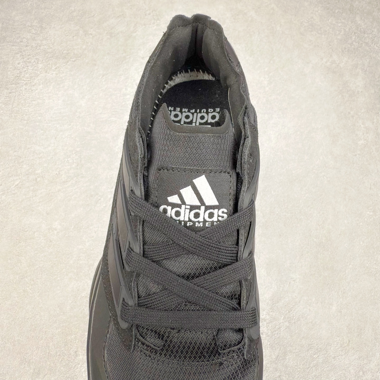 图片[5]-AD EQUIPMENT AGRAVIC 舒适百搭防滑耐磨低帮跑步鞋 厚底增高老爹鞋 复古运动风盛行，这双AD的 Equipment Agravic 可以成为新的选择。OG 味道恰到好处，但又自带一些现代气息。这是一双很有意思的款式，用到了越野跑顶级款式的大底，用到了Equipment标志配色的复古鞋面。这种组合还挺别出心裁的。充满工业美感的阿迪EQT，lightstrike Pro注塑发泡和马牌越野底的组合.尺码：36 36⅔ 37⅓ 38 38⅔ 39⅓ 40 40⅔ 41⅓ 42 42⅔ 43⅓ 44 45-选品中心