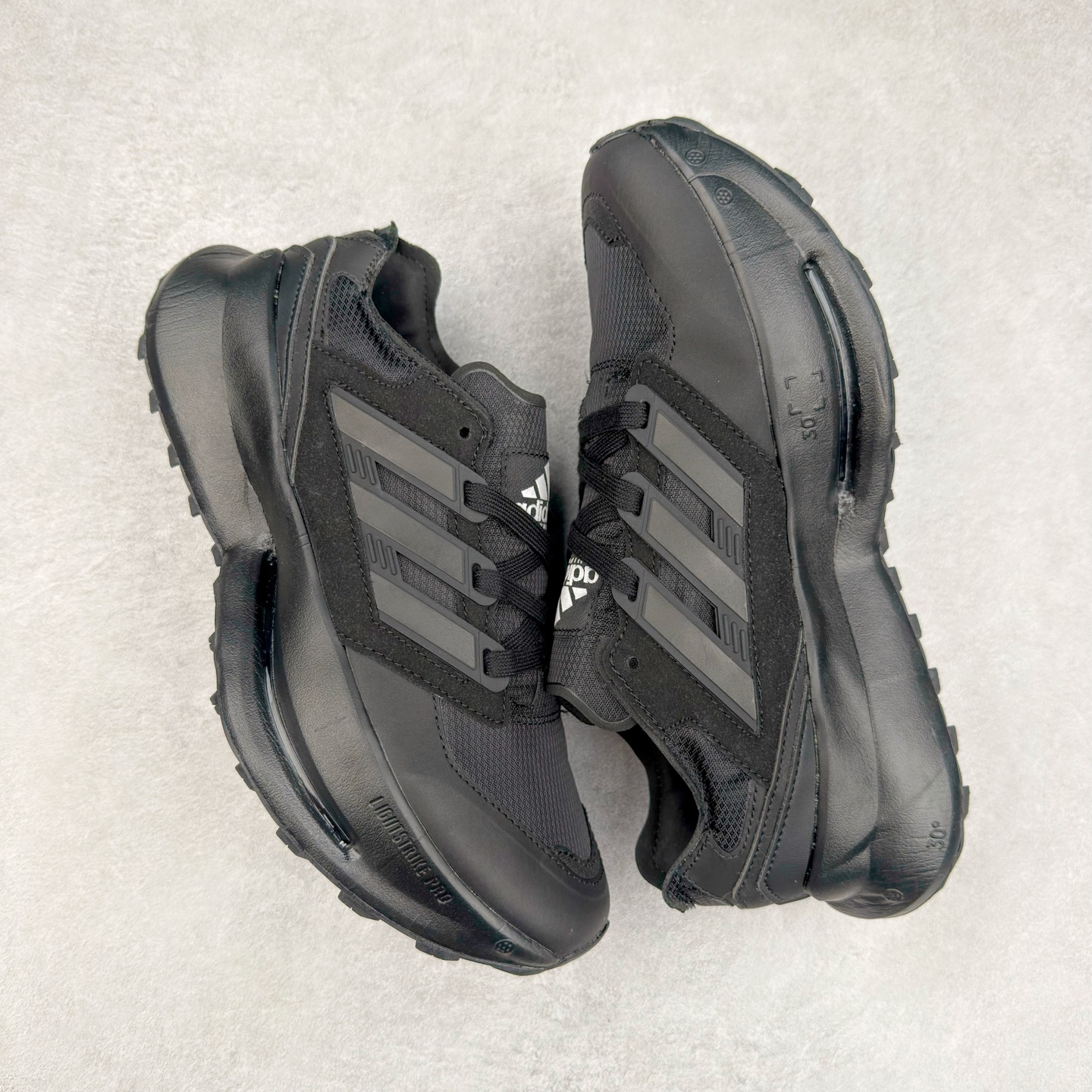 图片[3]-AD EQUIPMENT AGRAVIC 舒适百搭防滑耐磨低帮跑步鞋 厚底增高老爹鞋 复古运动风盛行，这双AD的 Equipment Agravic 可以成为新的选择。OG 味道恰到好处，但又自带一些现代气息。这是一双很有意思的款式，用到了越野跑顶级款式的大底，用到了Equipment标志配色的复古鞋面。这种组合还挺别出心裁的。充满工业美感的阿迪EQT，lightstrike Pro注塑发泡和马牌越野底的组合.尺码：36 36⅔ 37⅓ 38 38⅔ 39⅓ 40 40⅔ 41⅓ 42 42⅔ 43⅓ 44 45-选品中心