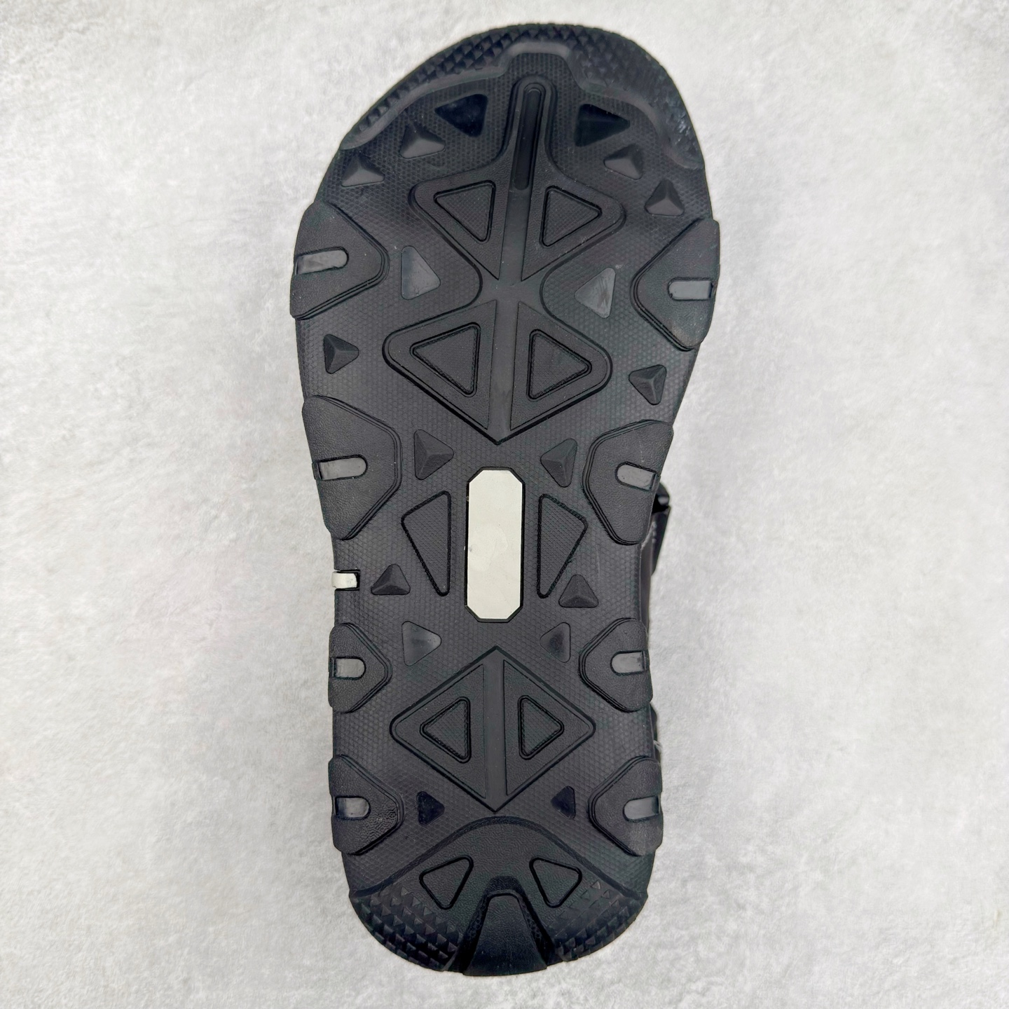 图片[9]-Ecco/爱步 山地系列 BIOM男士户外越野运动包头凉鞋 牛皮与纺织品拼接鞋面 时尚个性，出街有型 直接注塑工艺连接鞋面与鞋底 一体成型，合脚耐穿 创新鞋钉，橡胶外底 防滑耐磨 提供抓地力 多方位牵引力与稳定性能 稳固防护 循迹山迹 尺码：39 40 41 42 43 44（标准码）-选品中心