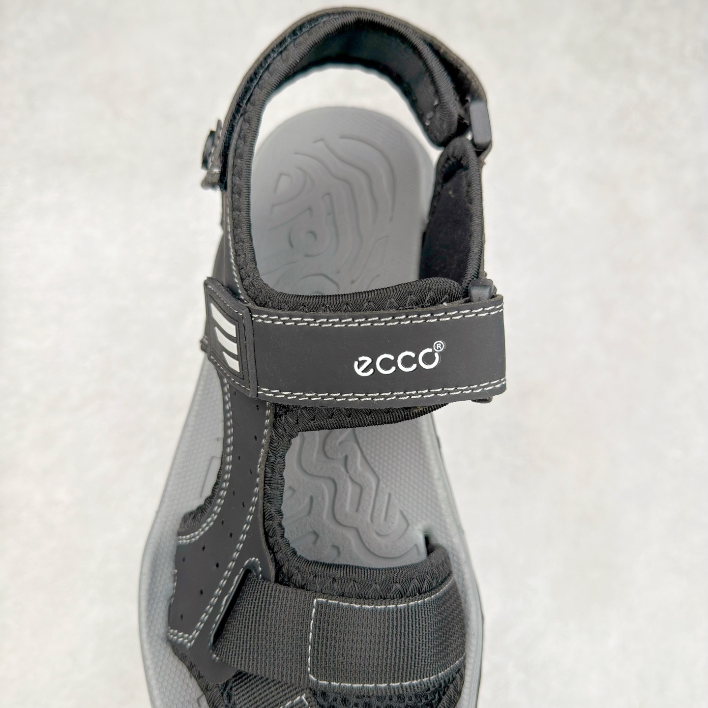 图片[5]-Ecco/爱步 山地系列 BIOM男士户外越野运动包头凉鞋 牛皮与纺织品拼接鞋面 时尚个性，出街有型 直接注塑工艺连接鞋面与鞋底 一体成型，合脚耐穿 创新鞋钉，橡胶外底 防滑耐磨 提供抓地力 多方位牵引力与稳定性能 稳固防护 循迹山迹 尺码：39 40 41 42 43 44（标准码）-选品中心