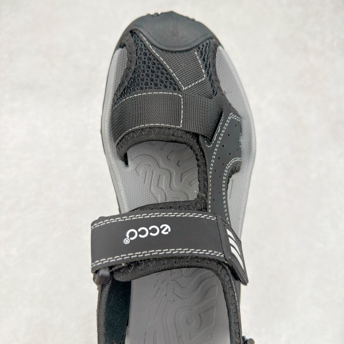 图片[4]-Ecco/爱步 山地系列 BIOM男士户外越野运动包头凉鞋 牛皮与纺织品拼接鞋面 时尚个性，出街有型 直接注塑工艺连接鞋面与鞋底 一体成型，合脚耐穿 创新鞋钉，橡胶外底 防滑耐磨 提供抓地力 多方位牵引力与稳定性能 稳固防护 循迹山迹 尺码：39 40 41 42 43 44（标准码）-选品中心