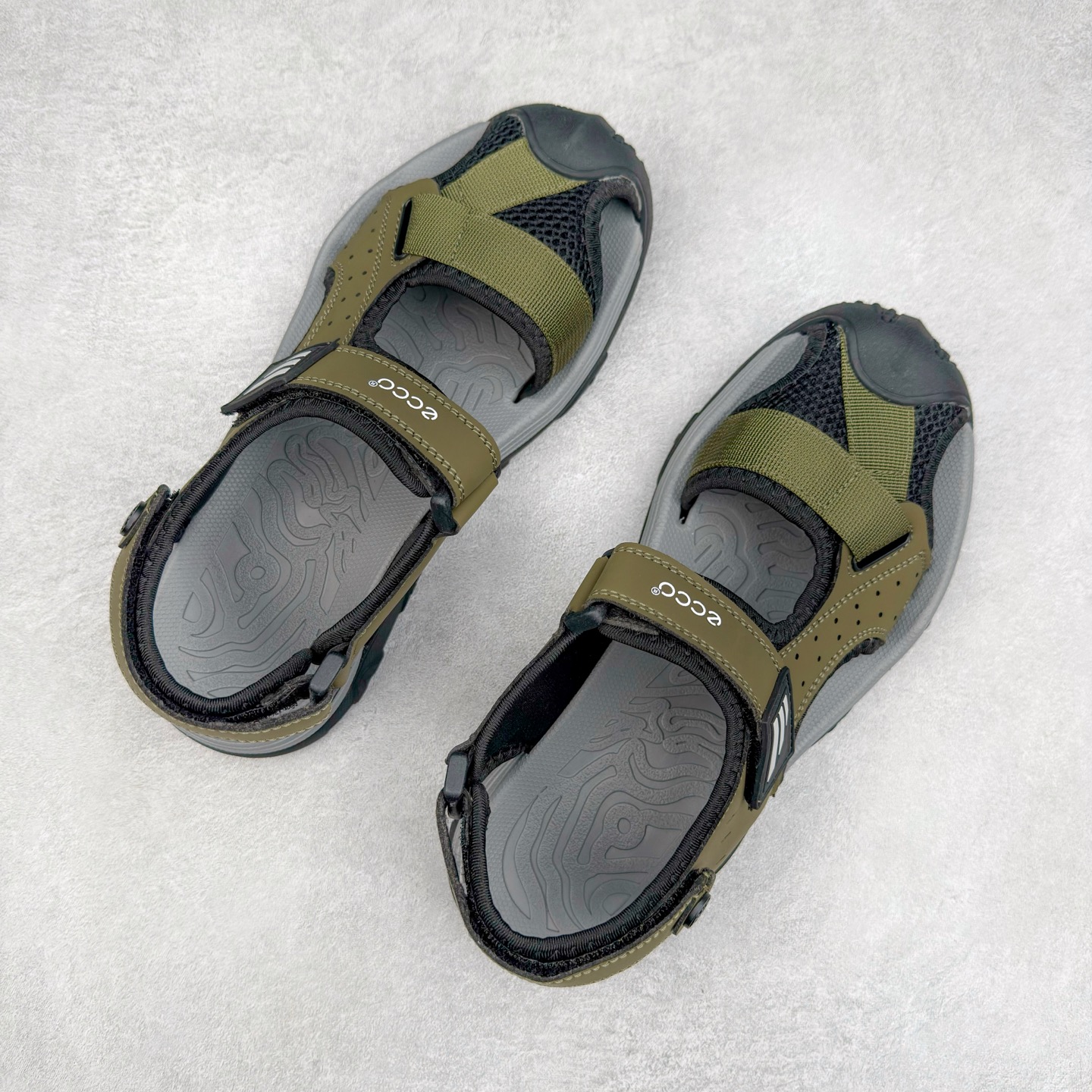 图片[3]-Ecco/爱步 山地系列 BIOM男士户外越野运动包头凉鞋 牛皮与纺织品拼接鞋面 时尚个性，出街有型 直接注塑工艺连接鞋面与鞋底 一体成型，合脚耐穿 创新鞋钉，橡胶外底 防滑耐磨 提供抓地力 多方位牵引力与稳定性能 稳固防护 循迹山迹 尺码：39 40 41 42 43 44（标准码）-选品中心