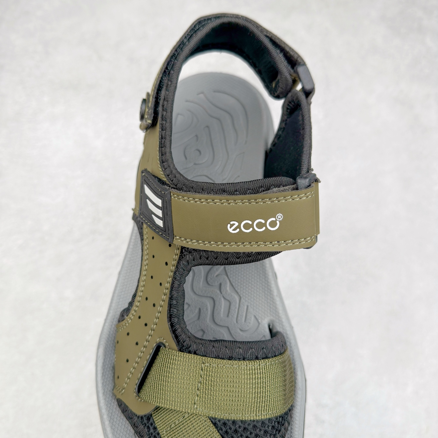 图片[5]-Ecco/爱步 山地系列 BIOM男士户外越野运动包头凉鞋 牛皮与纺织品拼接鞋面 时尚个性，出街有型 直接注塑工艺连接鞋面与鞋底 一体成型，合脚耐穿 创新鞋钉，橡胶外底 防滑耐磨 提供抓地力 多方位牵引力与稳定性能 稳固防护 循迹山迹 尺码：39 40 41 42 43 44（标准码）-选品中心