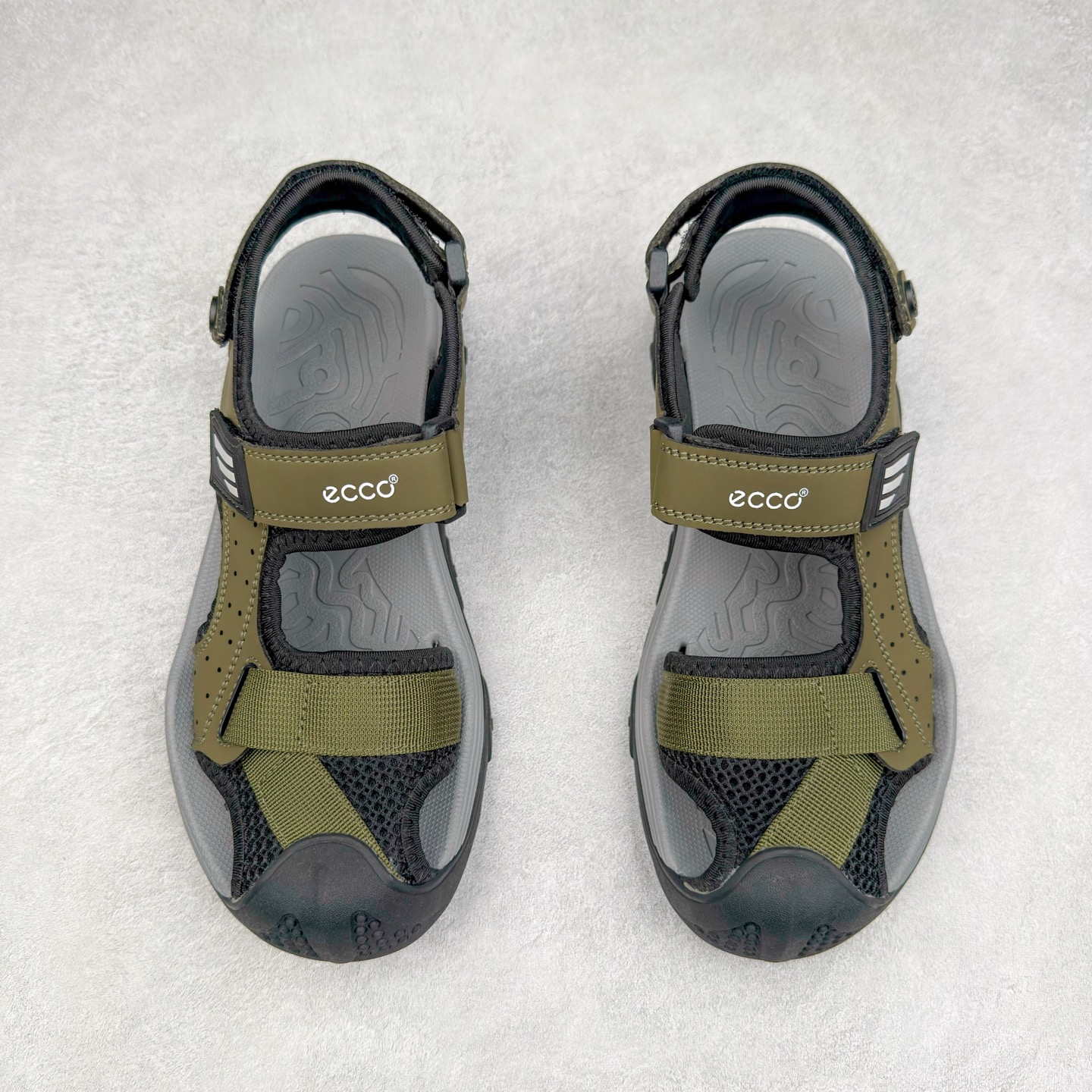 图片[2]-Ecco/爱步 山地系列 BIOM男士户外越野运动包头凉鞋 牛皮与纺织品拼接鞋面 时尚个性，出街有型 直接注塑工艺连接鞋面与鞋底 一体成型，合脚耐穿 创新鞋钉，橡胶外底 防滑耐磨 提供抓地力 多方位牵引力与稳定性能 稳固防护 循迹山迹 尺码：39 40 41 42 43 44（标准码）-选品中心