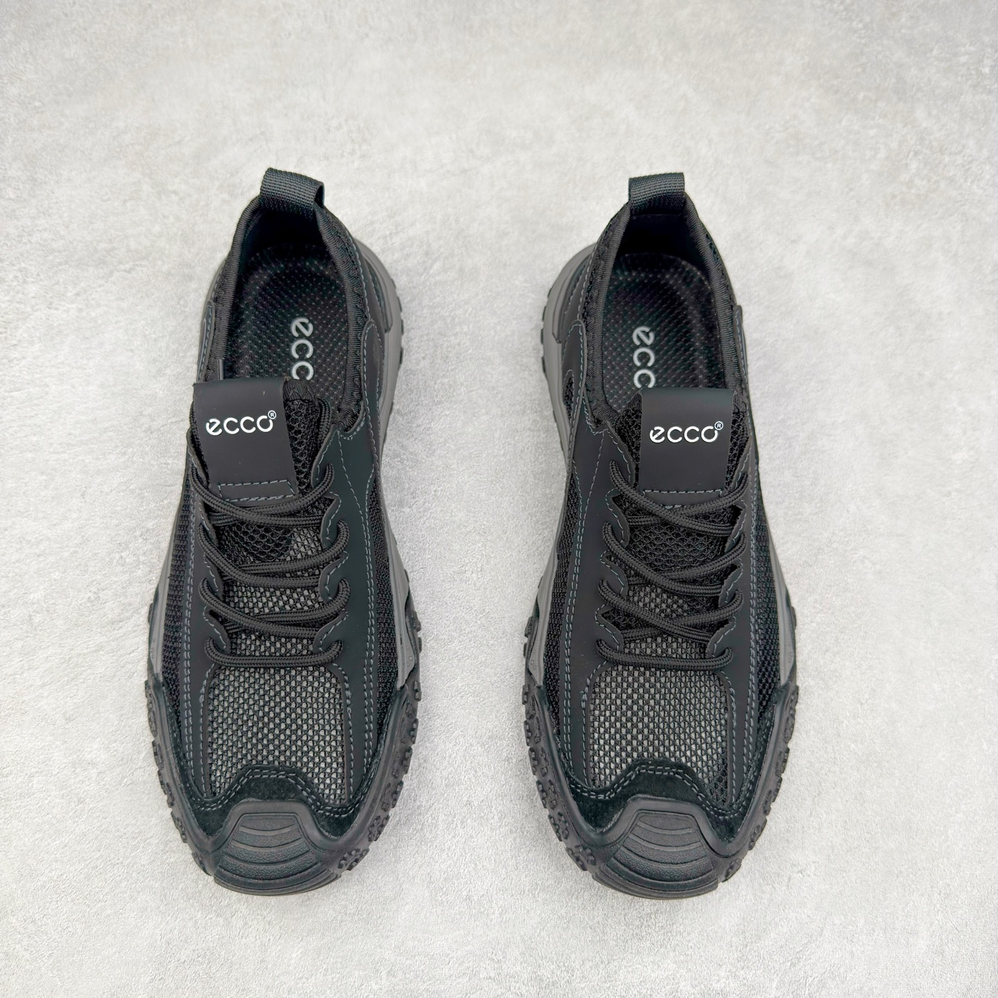 图片[2]-Ecco/爱步 全速系列低帮系带运动休闲夏季网布鞋 甄选牛皮鞋面 细腻亲肤清爽 多种拼接设计 时尚有型 潮流穿搭 粘条设计 操作简单，舒适合脚穿脱方便 舒适内里材质，细腻贴脚 亲肤舒适不伤脚 搭配柔软鞋垫 有效缓压 橡胶大底，简约不简单 在不同环境下，都能提供优秀的抓地力和耐损效果 潮弄风尚 不羁腔调 尺码：39 40 41 42 43 44（皮鞋码）-选品中心