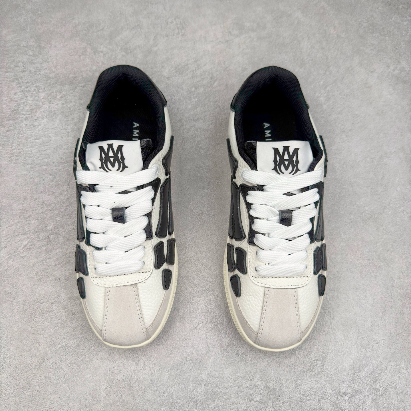 图片[2]-＃莞产 Amiri 埃米尔 Skeleton Low-Skel top Sneakers 骨骼系列情侣鞋 当潮顶流产品 众星上脚 低帮运动休闲板鞋 正确骨头形状 鞋舌外翻细节 头层牛皮双层加厚鞋面 鞋帮侧面骨头采用两张牛皮贴合处理 立体感更好 皮料切口均油边处理 定制金属LOGO铭牌及吊牌 并配有官方购物袋尽显高端大气 尺码 35 36 37 38 39 40 41 42 43 44 45-选品中心