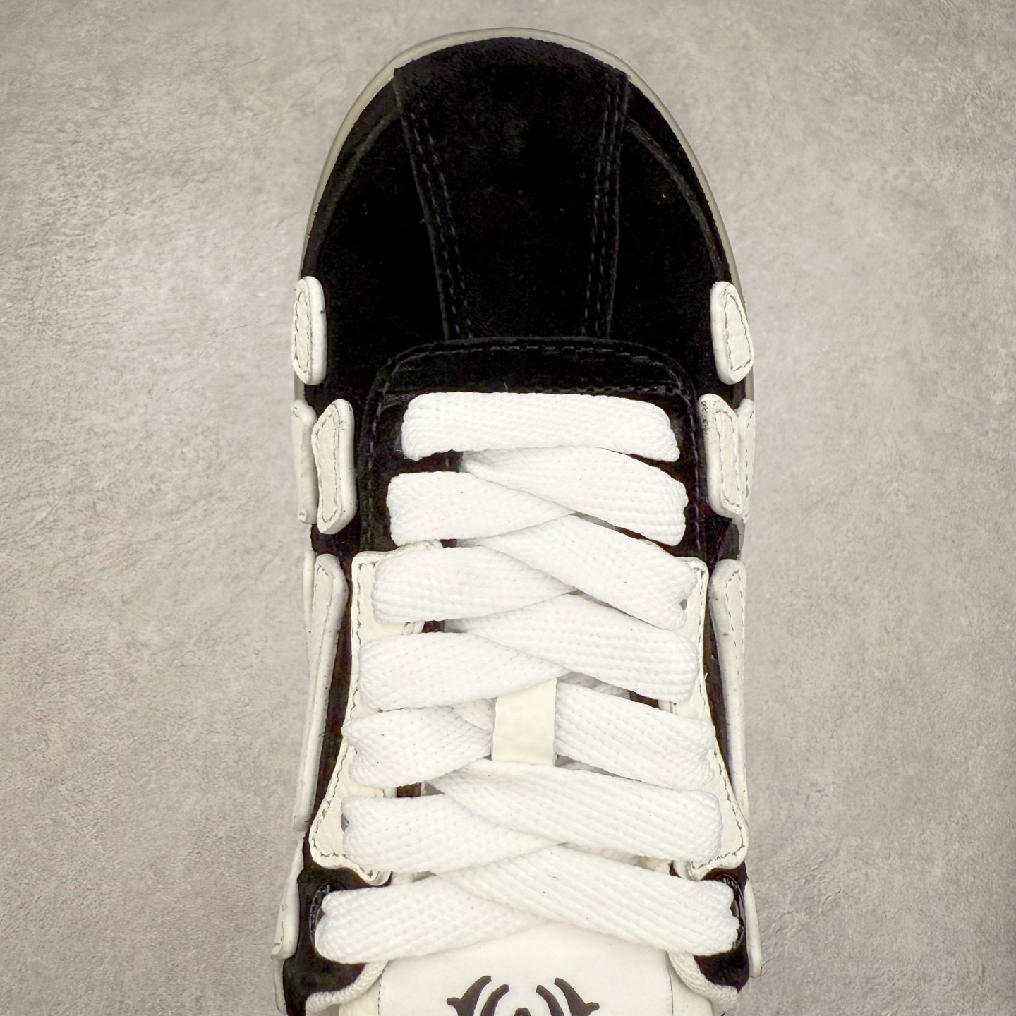 图片[4]-＃莞产 Amiri 埃米尔 Skeleton Low-Skel top Sneakers 骨骼系列情侣鞋 当潮顶流产品 众星上脚 低帮运动休闲板鞋 正确骨头形状 鞋舌外翻细节 头层牛皮双层加厚鞋面 鞋帮侧面骨头采用两张牛皮贴合处理 立体感更好 皮料切口均油边处理 定制金属LOGO铭牌及吊牌 并配有官方购物袋尽显高端大气 尺码 35 36 37 38 39 40 41 42 43 44 45-选品中心