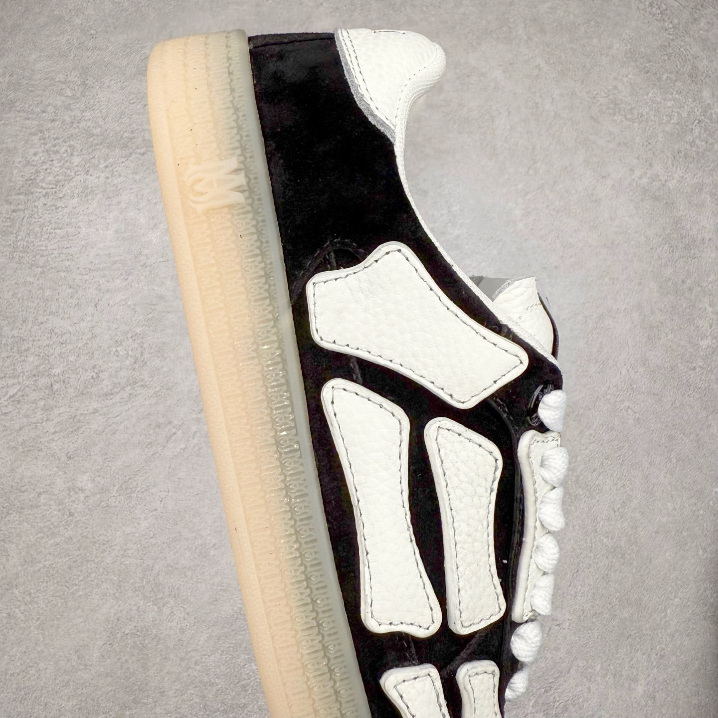 图片[6]-＃莞产 Amiri 埃米尔 Skeleton Low-Skel top Sneakers 骨骼系列情侣鞋 当潮顶流产品 众星上脚 低帮运动休闲板鞋 正确骨头形状 鞋舌外翻细节 头层牛皮双层加厚鞋面 鞋帮侧面骨头采用两张牛皮贴合处理 立体感更好 皮料切口均油边处理 定制金属LOGO铭牌及吊牌 并配有官方购物袋尽显高端大气 尺码 35 36 37 38 39 40 41 42 43 44 45-选品中心