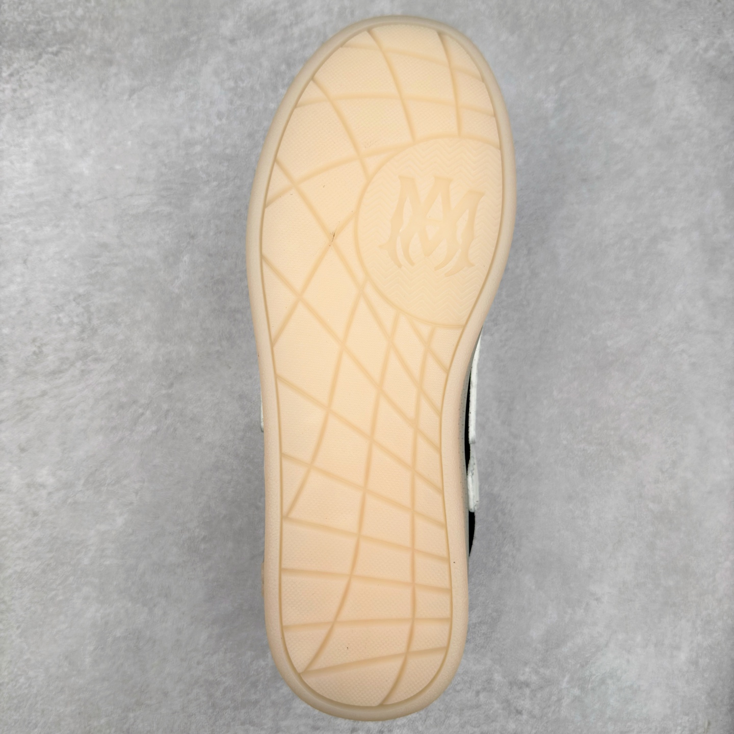 图片[9]-＃莞产 Amiri 埃米尔 Skeleton Low-Skel top Sneakers 骨骼系列情侣鞋 当潮顶流产品 众星上脚 低帮运动休闲板鞋 正确骨头形状 鞋舌外翻细节 头层牛皮双层加厚鞋面 鞋帮侧面骨头采用两张牛皮贴合处理 立体感更好 皮料切口均油边处理 定制金属LOGO铭牌及吊牌 并配有官方购物袋尽显高端大气 尺码 35 36 37 38 39 40 41 42 43 44 45-选品中心