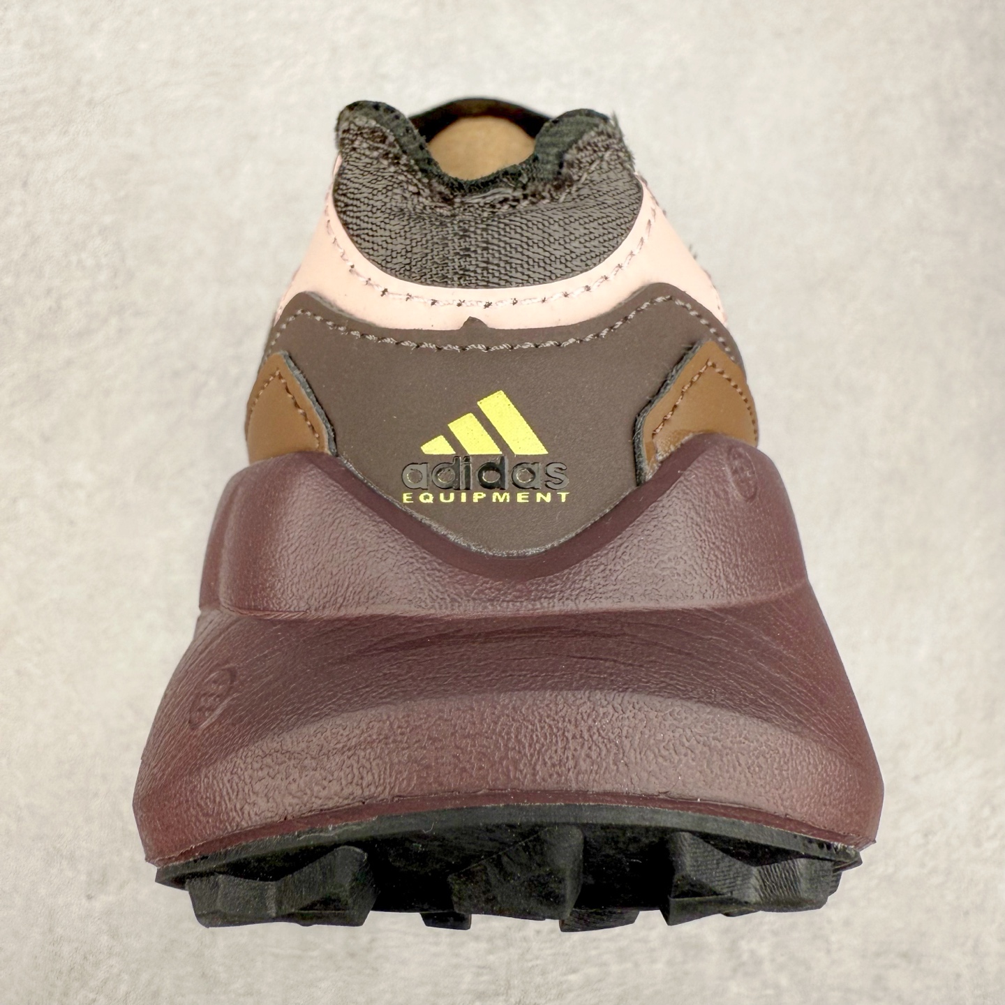 图片[8]-AD EQUIPMENT AGRAVIC 舒适百搭防滑耐磨低帮跑步鞋 厚底增高老爹鞋 复古运动风盛行，这双AD的 Equipment Agravic 可以成为新的选择。OG 味道恰到好处，但又自带一些现代气息。这是一双很有意思的款式，用到了越野跑顶级款式的大底，用到了Equipment标志配色的复古鞋面。这种组合还挺别出心裁的。充满工业美感的阿迪EQT，lightstrike Pro注塑发泡和马牌越野底的组合.尺码：36 36⅔ 37⅓ 38 38⅔ 39⅓ 40 40⅔ 41⅓ 42 42⅔ 43⅓ 44 45-选品中心