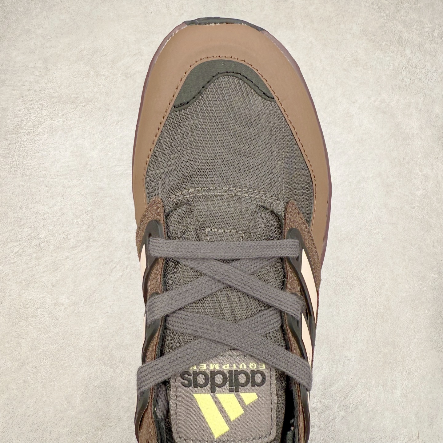 图片[4]-AD EQUIPMENT AGRAVIC 舒适百搭防滑耐磨低帮跑步鞋 厚底增高老爹鞋 复古运动风盛行，这双AD的 Equipment Agravic 可以成为新的选择。OG 味道恰到好处，但又自带一些现代气息。这是一双很有意思的款式，用到了越野跑顶级款式的大底，用到了Equipment标志配色的复古鞋面。这种组合还挺别出心裁的。充满工业美感的阿迪EQT，lightstrike Pro注塑发泡和马牌越野底的组合.尺码：36 36⅔ 37⅓ 38 38⅔ 39⅓ 40 40⅔ 41⅓ 42 42⅔ 43⅓ 44 45-选品中心