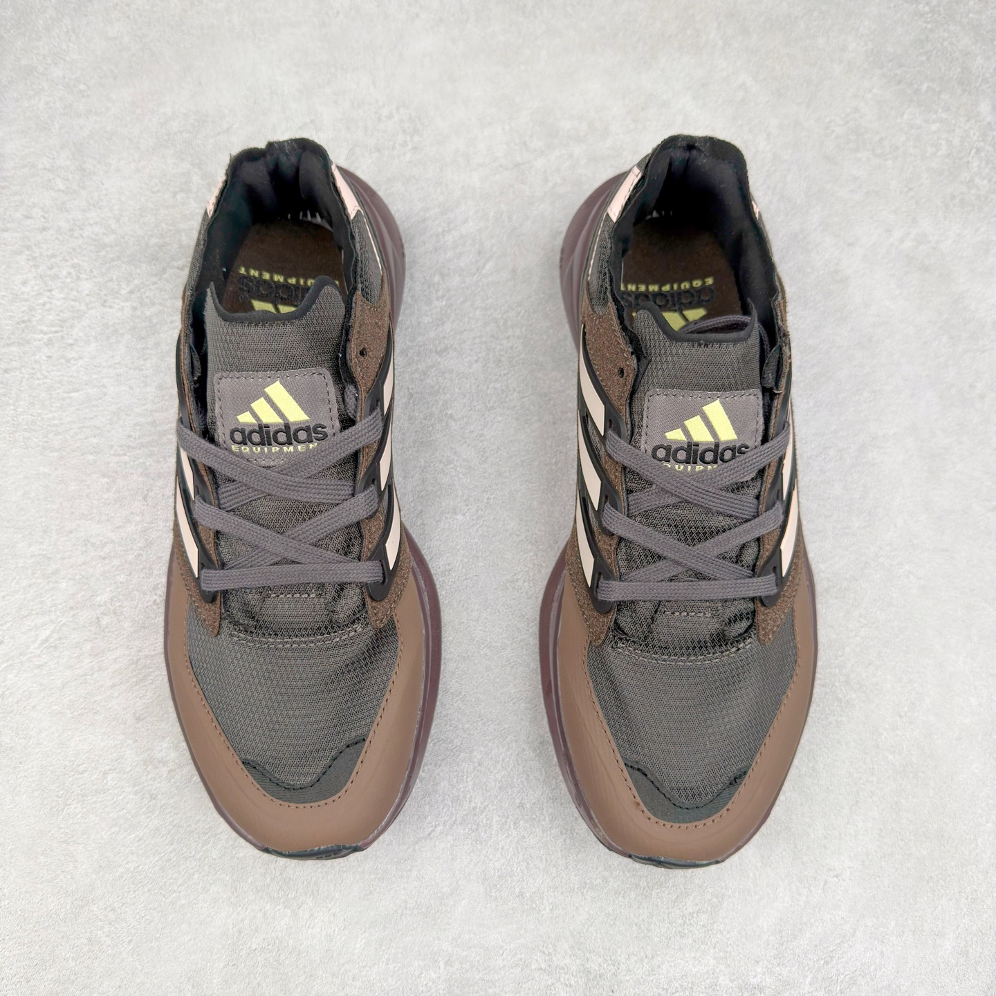 图片[2]-AD EQUIPMENT AGRAVIC 舒适百搭防滑耐磨低帮跑步鞋 厚底增高老爹鞋 复古运动风盛行，这双AD的 Equipment Agravic 可以成为新的选择。OG 味道恰到好处，但又自带一些现代气息。这是一双很有意思的款式，用到了越野跑顶级款式的大底，用到了Equipment标志配色的复古鞋面。这种组合还挺别出心裁的。充满工业美感的阿迪EQT，lightstrike Pro注塑发泡和马牌越野底的组合.尺码：36 36⅔ 37⅓ 38 38⅔ 39⅓ 40 40⅔ 41⅓ 42 42⅔ 43⅓ 44 45-选品中心