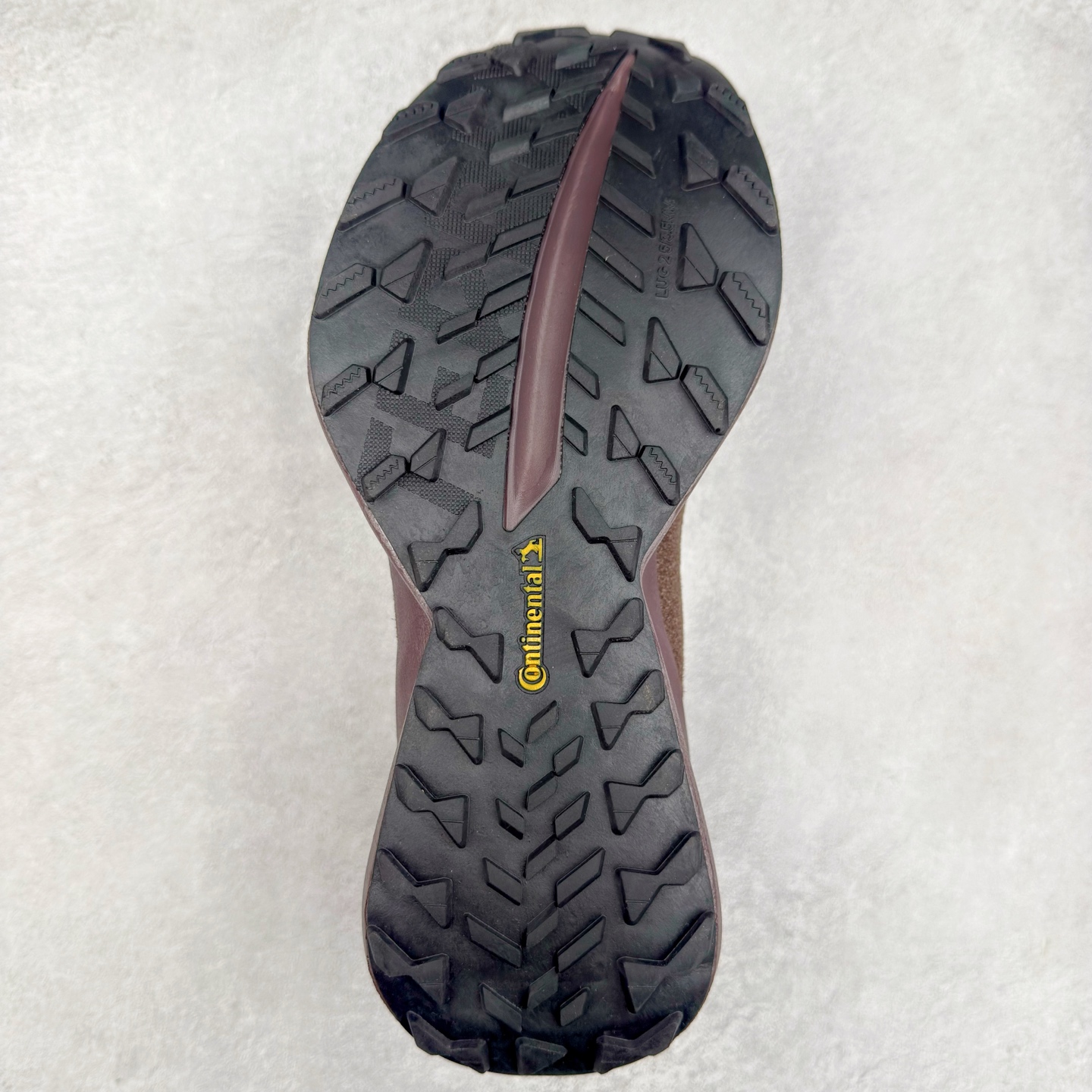 图片[9]-AD EQUIPMENT AGRAVIC 舒适百搭防滑耐磨低帮跑步鞋 厚底增高老爹鞋 复古运动风盛行，这双AD的 Equipment Agravic 可以成为新的选择。OG 味道恰到好处，但又自带一些现代气息。这是一双很有意思的款式，用到了越野跑顶级款式的大底，用到了Equipment标志配色的复古鞋面。这种组合还挺别出心裁的。充满工业美感的阿迪EQT，lightstrike Pro注塑发泡和马牌越野底的组合.尺码：36 36⅔ 37⅓ 38 38⅔ 39⅓ 40 40⅔ 41⅓ 42 42⅔ 43⅓ 44 45-选品中心