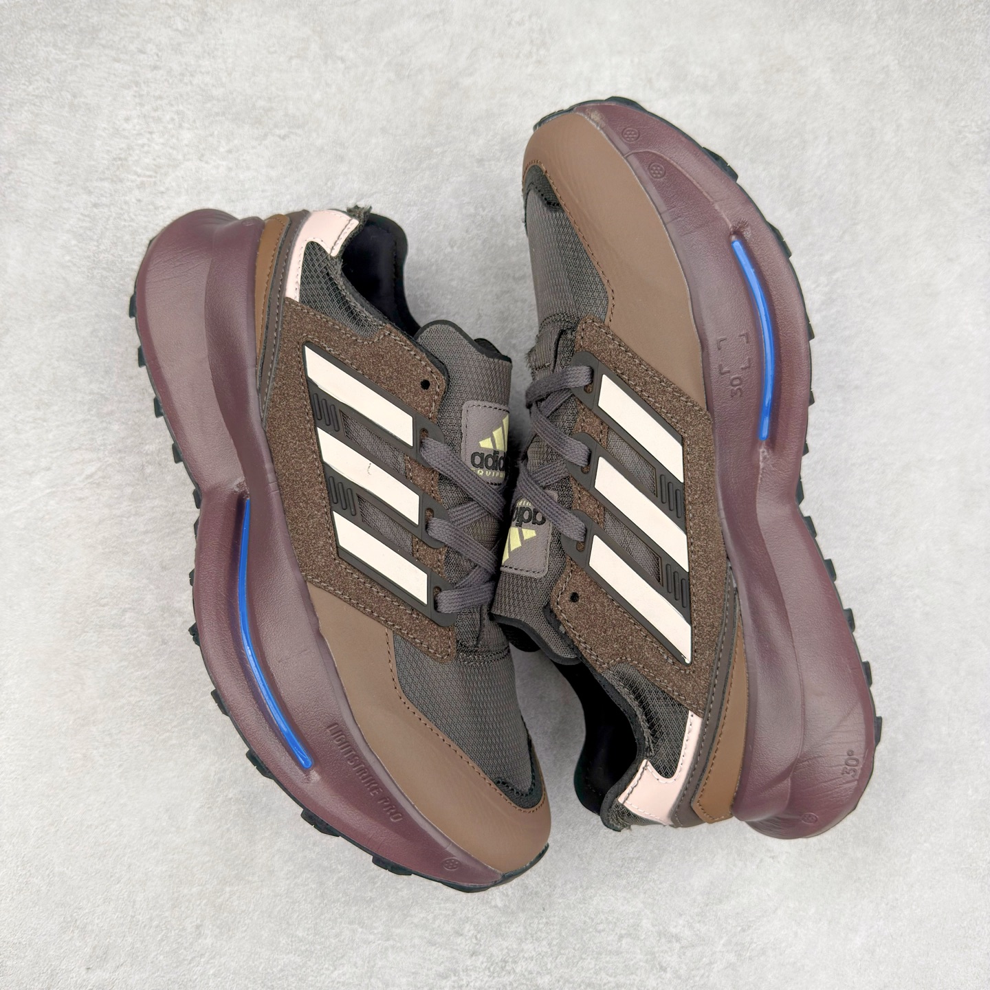 图片[3]-AD EQUIPMENT AGRAVIC 舒适百搭防滑耐磨低帮跑步鞋 厚底增高老爹鞋 复古运动风盛行，这双AD的 Equipment Agravic 可以成为新的选择。OG 味道恰到好处，但又自带一些现代气息。这是一双很有意思的款式，用到了越野跑顶级款式的大底，用到了Equipment标志配色的复古鞋面。这种组合还挺别出心裁的。充满工业美感的阿迪EQT，lightstrike Pro注塑发泡和马牌越野底的组合.尺码：36 36⅔ 37⅓ 38 38⅔ 39⅓ 40 40⅔ 41⅓ 42 42⅔ 43⅓ 44 45-选品中心