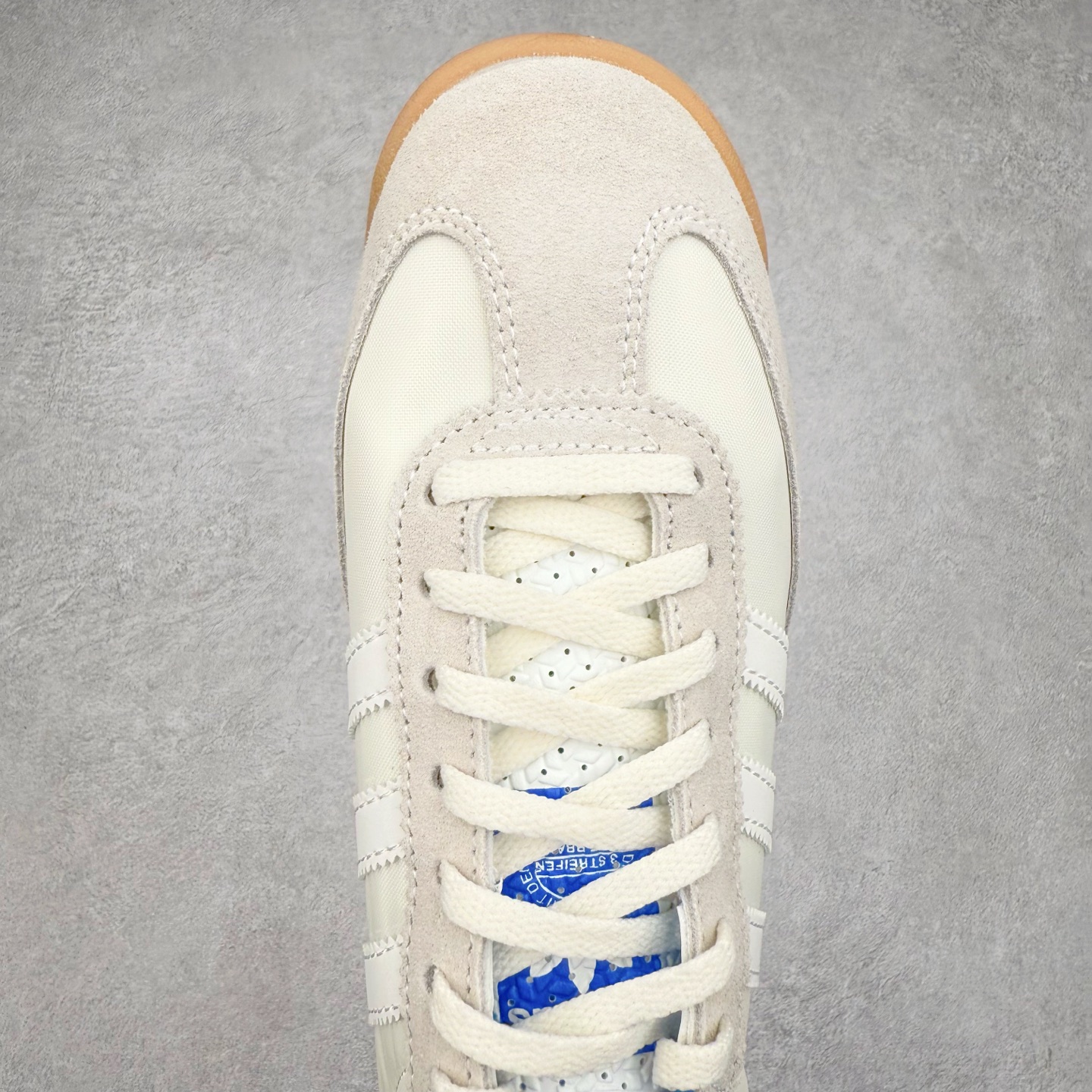 图片[4]-＃HP纯原 AD Wmns SL72 OG 系列德训足球风百搭低帮休闲运动板鞋 JQ3501 采用高弹EVA+MODEL+RB三层组合底 区别市面RB一体大底 三层组合鞋底重量与原鞋一致 Originals 将有「T 头鞋」造型的诞生于 1972 年的 SL72 鞋款复刻带回 各位买鞋又有新选择了 1972 年 SL72 问世后 引领了后来阿迪达斯的跑鞋发展方向 其中「SL」代表了 Super Light 彰显了产品轻便的特性 1972 年 SL72 问世后 引领了后来阿迪达斯的跑鞋发展方向 其中「SL」代表了 Super Light 彰显了产品轻便的特性 这次 Originals 延续其轻质经典的基因 带来男女两款 SL72 男生款带来 SL72 RS 鞋型 RS 意为 Reshaped（重塑）鞋款在保留了经典的外观基础上 在尼龙材质里增加了填充物 使鞋型更加挺立和饱满 鞋头则更加圆润 鞋底的 EVA 材质则增加了鞋款的高度 女生款则带来 SL72 OG W 鞋型 OG 顾名思义则是致敬经典款式 相较于 RS（Reshaped）鞋款 鞋身更加纤细 其整体鞋身轮廓、线条、细节、材质上尊崇 70 年代 SL72 的设计 还原经典味道 尺码：36 36⅔ 37⅓ 38 38⅔ 39⅓ 40 40⅔ 41⅓ 42 42⅔ 43⅓ 44 44⅔ 45-选品中心