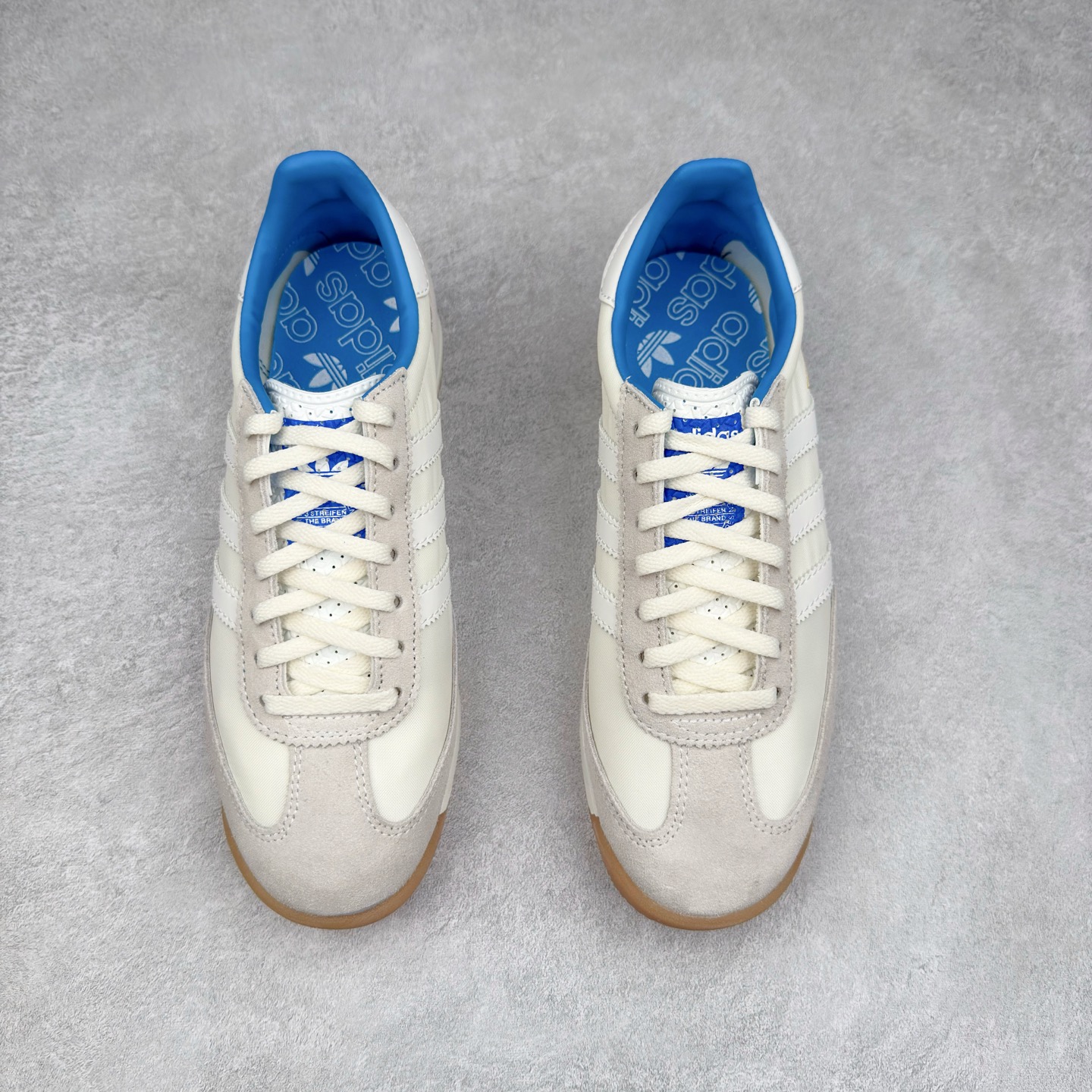 图片[2]-＃HP纯原 AD Wmns SL72 OG 系列德训足球风百搭低帮休闲运动板鞋 JQ3501 采用高弹EVA+MODEL+RB三层组合底 区别市面RB一体大底 三层组合鞋底重量与原鞋一致 Originals 将有「T 头鞋」造型的诞生于 1972 年的 SL72 鞋款复刻带回 各位买鞋又有新选择了 1972 年 SL72 问世后 引领了后来阿迪达斯的跑鞋发展方向 其中「SL」代表了 Super Light 彰显了产品轻便的特性 1972 年 SL72 问世后 引领了后来阿迪达斯的跑鞋发展方向 其中「SL」代表了 Super Light 彰显了产品轻便的特性 这次 Originals 延续其轻质经典的基因 带来男女两款 SL72 男生款带来 SL72 RS 鞋型 RS 意为 Reshaped（重塑）鞋款在保留了经典的外观基础上 在尼龙材质里增加了填充物 使鞋型更加挺立和饱满 鞋头则更加圆润 鞋底的 EVA 材质则增加了鞋款的高度 女生款则带来 SL72 OG W 鞋型 OG 顾名思义则是致敬经典款式 相较于 RS（Reshaped）鞋款 鞋身更加纤细 其整体鞋身轮廓、线条、细节、材质上尊崇 70 年代 SL72 的设计 还原经典味道 尺码：36 36⅔ 37⅓ 38 38⅔ 39⅓ 40 40⅔ 41⅓ 42 42⅔ 43⅓ 44 44⅔ 45-选品中心