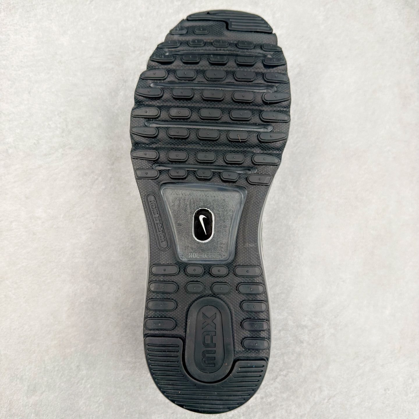 图片[9]-＃纯原 NK Air Max 2013 经典舒适时尚耐磨透气低帮气垫跑步鞋 554886-108 携时尚设计闪亮回归 出众有型 采用网眼布细节和运动风无缝覆面 助你保持清爽感受 塑就焕新造型 经典 Flywire 设计搭配经典全掌型 Max Air 缓震配置 缔造出众舒适感和支撑效果实拍调校N版已经零色差零失真 百分百还原实物色彩所见即所得 不存在货不对板色差等低级问题 选购参考实物拍摄 不混卖不参货 只用心做好货严格选品 承诺混一赔十 尺码：35.5 36 36.5 37.5 38 38.5 39 40 40.5 41 42 42.5 43 44 44.5 45 46 46.5-选品中心