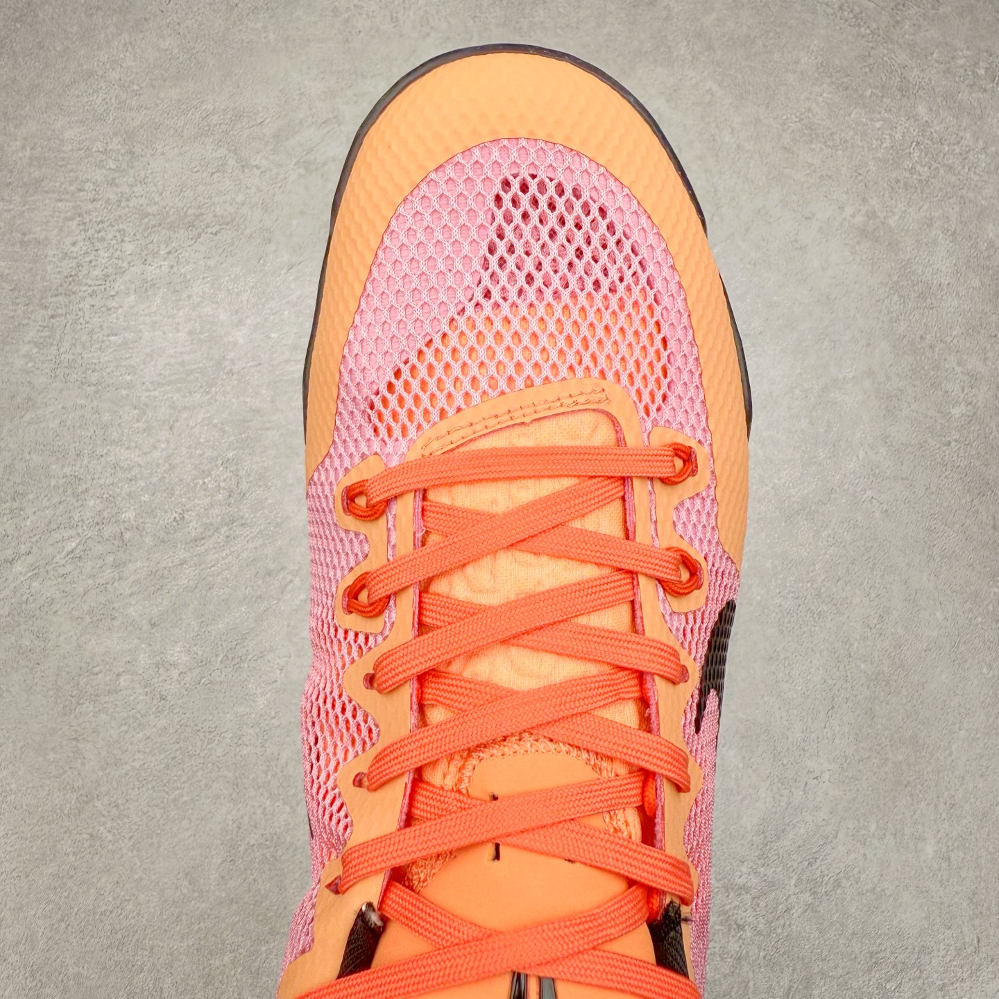 图片[4]-NK Kobe 11 Elite Low 科比11代实战篮球鞋 865773-991 科比退役前的最后一双签名鞋意义重大 Eric Avar这次采用了低帮的鞋身设计 并使用加强版的Flyknit编织面料作为鞋面 更加坚韧牢固 提供更好的保护 中底依日采用了混合缓震的设计 前掌的Lunarlon搭配后掌Zoom Air气垫 确保缓震性能的强劲 尺码：39 40 40.5 41 42 42.5 43 44 44.5 45 46 47.5 48.5-选品中心