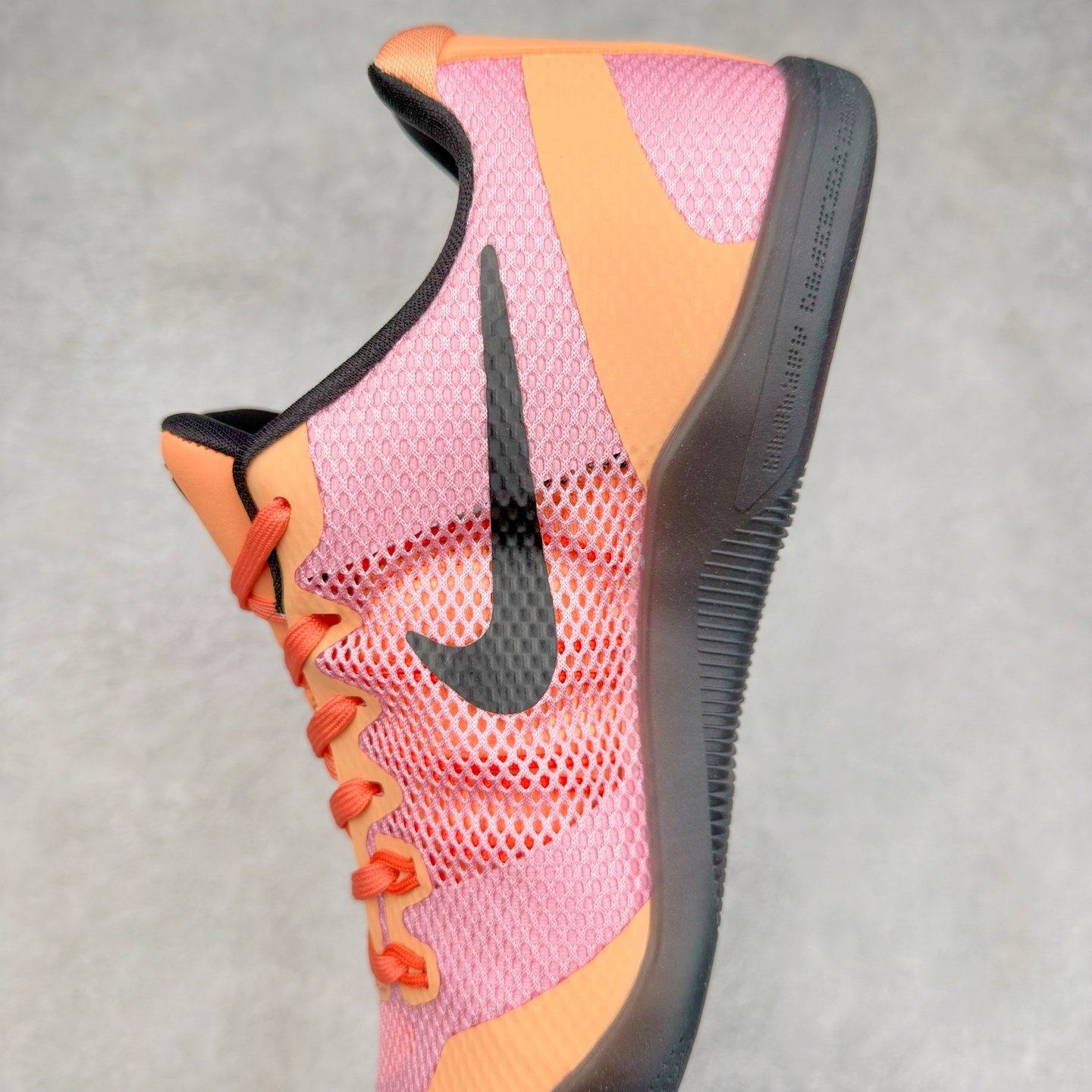 图片[7]-NK Kobe 11 Elite Low 科比11代实战篮球鞋 865773-991 科比退役前的最后一双签名鞋意义重大 Eric Avar这次采用了低帮的鞋身设计 并使用加强版的Flyknit编织面料作为鞋面 更加坚韧牢固 提供更好的保护 中底依日采用了混合缓震的设计 前掌的Lunarlon搭配后掌Zoom Air气垫 确保缓震性能的强劲 尺码：39 40 40.5 41 42 42.5 43 44 44.5 45 46 47.5 48.5-选品中心