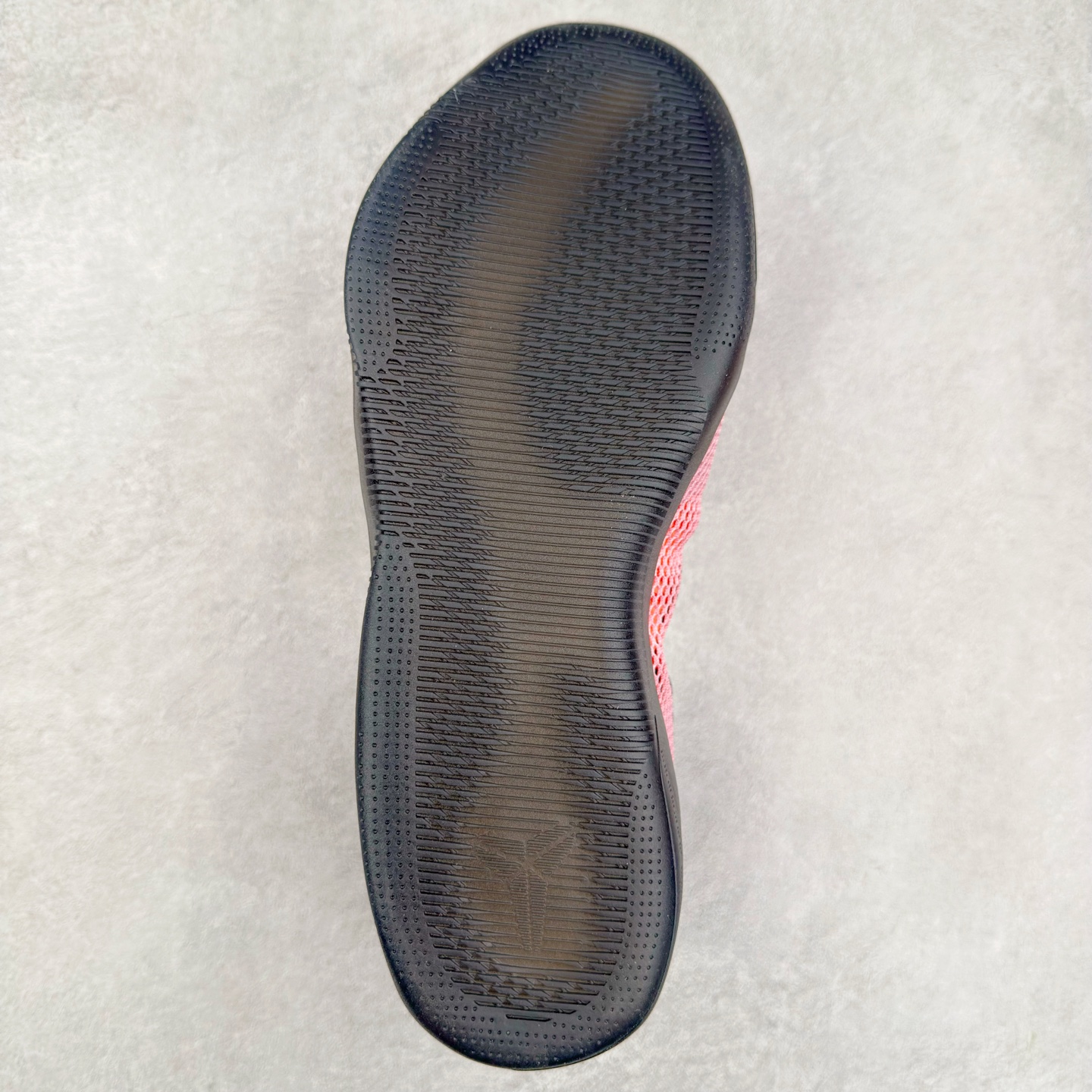 图片[9]-NK Kobe 11 Elite Low 科比11代实战篮球鞋 865773-991 科比退役前的最后一双签名鞋意义重大 Eric Avar这次采用了低帮的鞋身设计 并使用加强版的Flyknit编织面料作为鞋面 更加坚韧牢固 提供更好的保护 中底依日采用了混合缓震的设计 前掌的Lunarlon搭配后掌Zoom Air气垫 确保缓震性能的强劲 尺码：39 40 40.5 41 42 42.5 43 44 44.5 45 46 47.5 48.5-选品中心