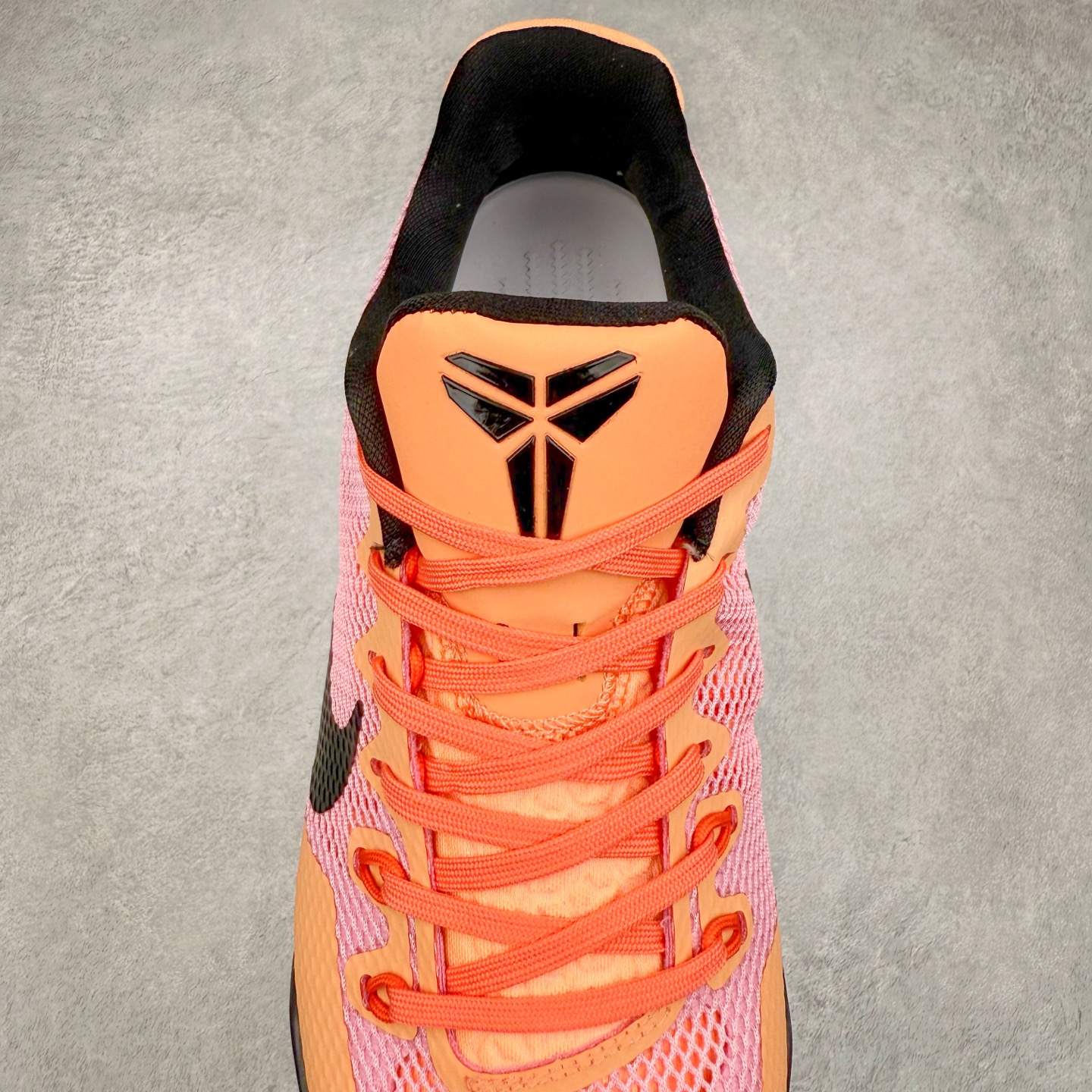 图片[5]-NK Kobe 11 Elite Low 科比11代实战篮球鞋 865773-991 科比退役前的最后一双签名鞋意义重大 Eric Avar这次采用了低帮的鞋身设计 并使用加强版的Flyknit编织面料作为鞋面 更加坚韧牢固 提供更好的保护 中底依日采用了混合缓震的设计 前掌的Lunarlon搭配后掌Zoom Air气垫 确保缓震性能的强劲 尺码：39 40 40.5 41 42 42.5 43 44 44.5 45 46 47.5 48.5-选品中心