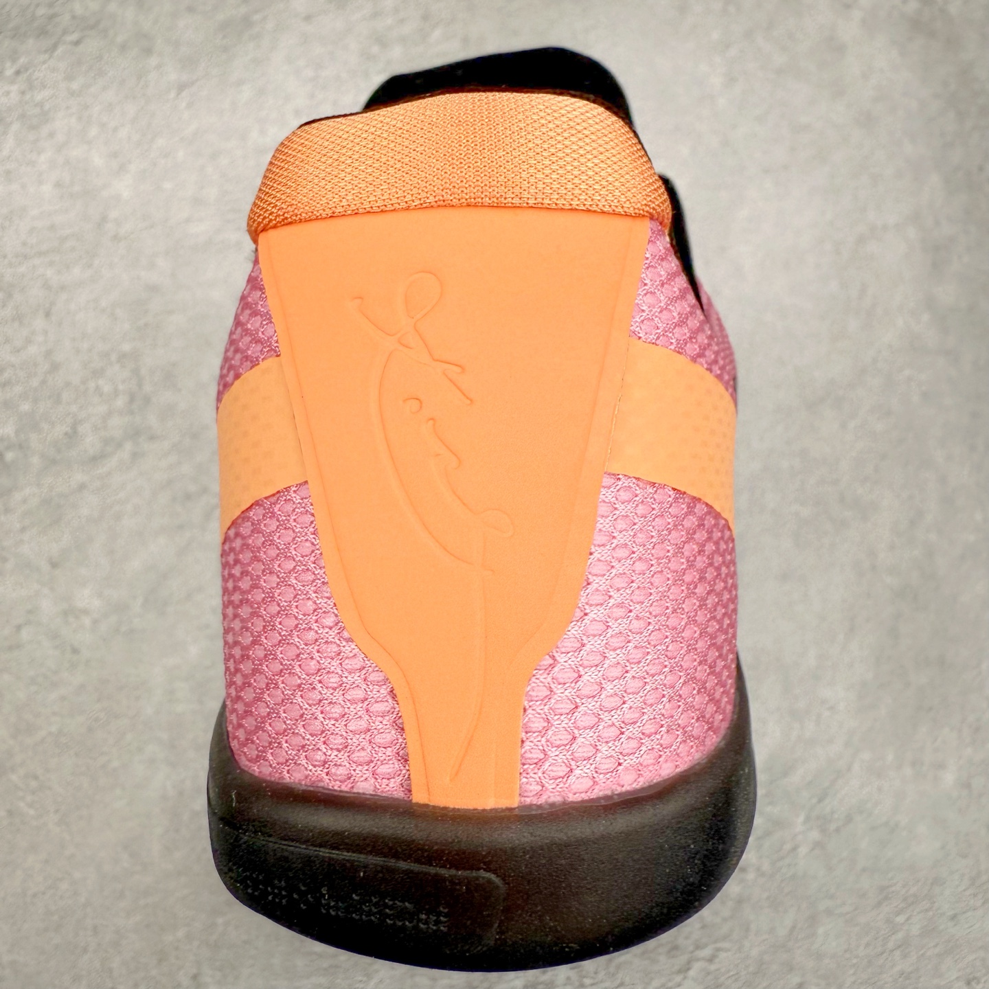 图片[8]-NK Kobe 11 Elite Low 科比11代实战篮球鞋 865773-991 科比退役前的最后一双签名鞋意义重大 Eric Avar这次采用了低帮的鞋身设计 并使用加强版的Flyknit编织面料作为鞋面 更加坚韧牢固 提供更好的保护 中底依日采用了混合缓震的设计 前掌的Lunarlon搭配后掌Zoom Air气垫 确保缓震性能的强劲 尺码：39 40 40.5 41 42 42.5 43 44 44.5 45 46 47.5 48.5-选品中心