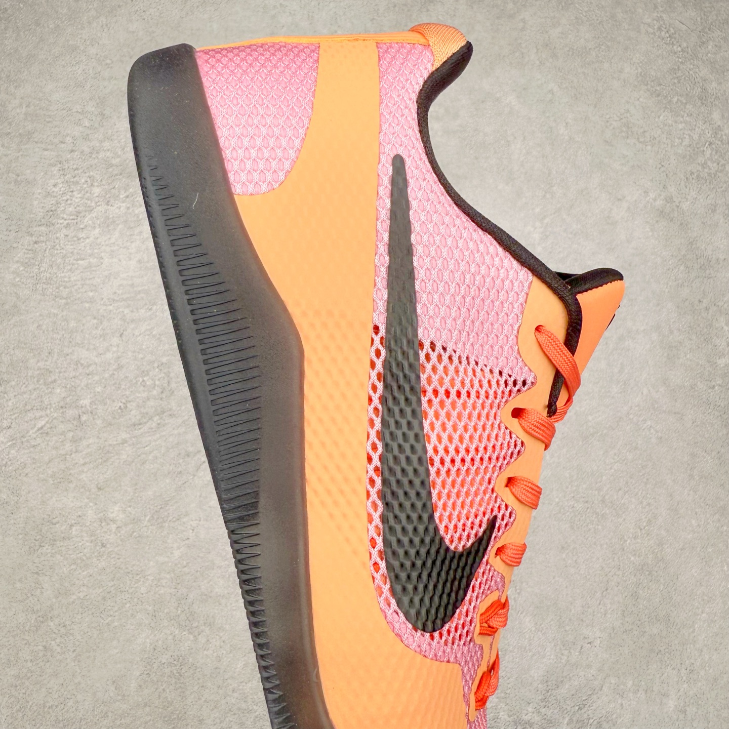 图片[6]-NK Kobe 11 Elite Low 科比11代实战篮球鞋 865773-991 科比退役前的最后一双签名鞋意义重大 Eric Avar这次采用了低帮的鞋身设计 并使用加强版的Flyknit编织面料作为鞋面 更加坚韧牢固 提供更好的保护 中底依日采用了混合缓震的设计 前掌的Lunarlon搭配后掌Zoom Air气垫 确保缓震性能的强劲 尺码：39 40 40.5 41 42 42.5 43 44 44.5 45 46 47.5 48.5-选品中心