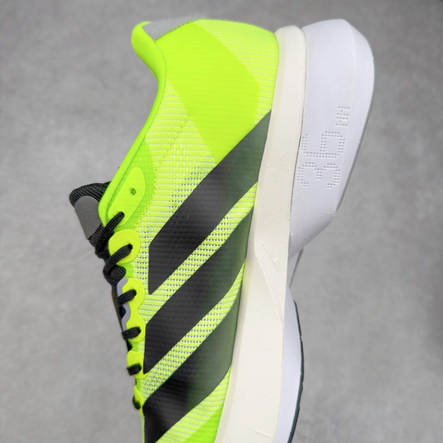 图片[7]-AD Adizero Boston 13 夏季透气网眼竞速跑鞋 JS4933 融合Lightstrike和Lightstrike Pro技术 采用乙烯/乙酸乙烯酯(EVA)材质 打造舒适中底 含ENERGYROD能量碳柱 旨在为步伐添活力 尺码：36 36.5 37 38 38.5 39 40 40.5 41 42 42.5 43 44 44.5 45-选品中心